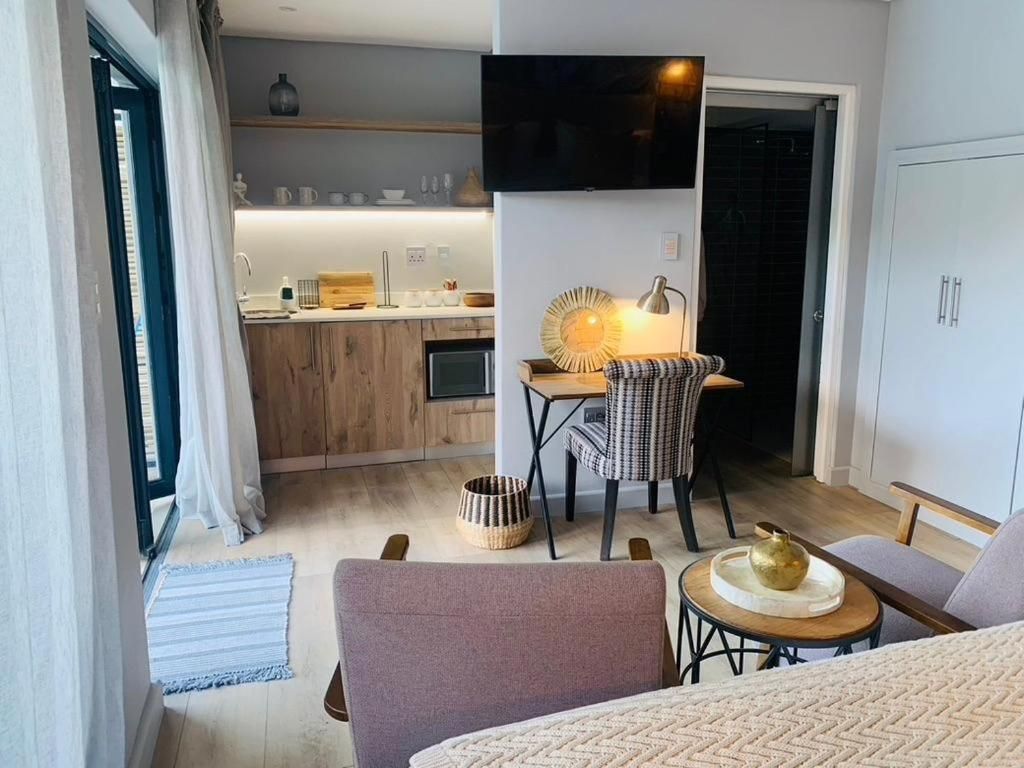 Constantia Winelands Lodge Deluxe Studio 3