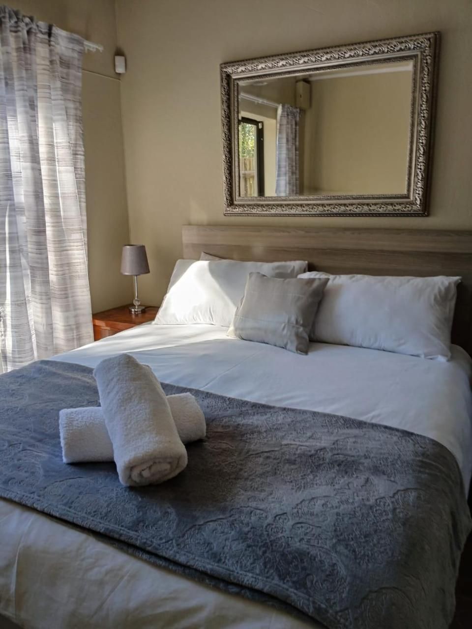 King Studio with Sofa Bed
