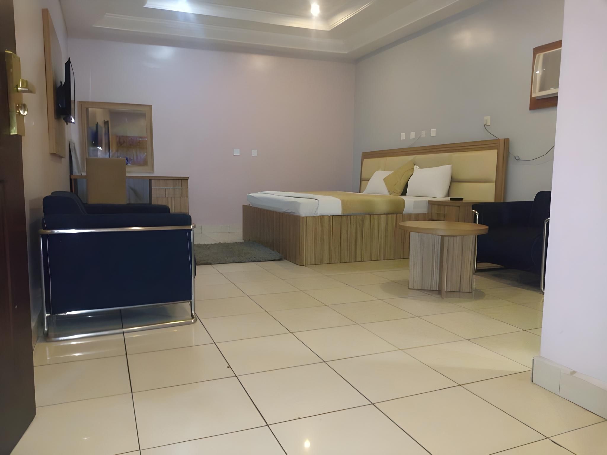 Dublina Suites Deluxe Room 3