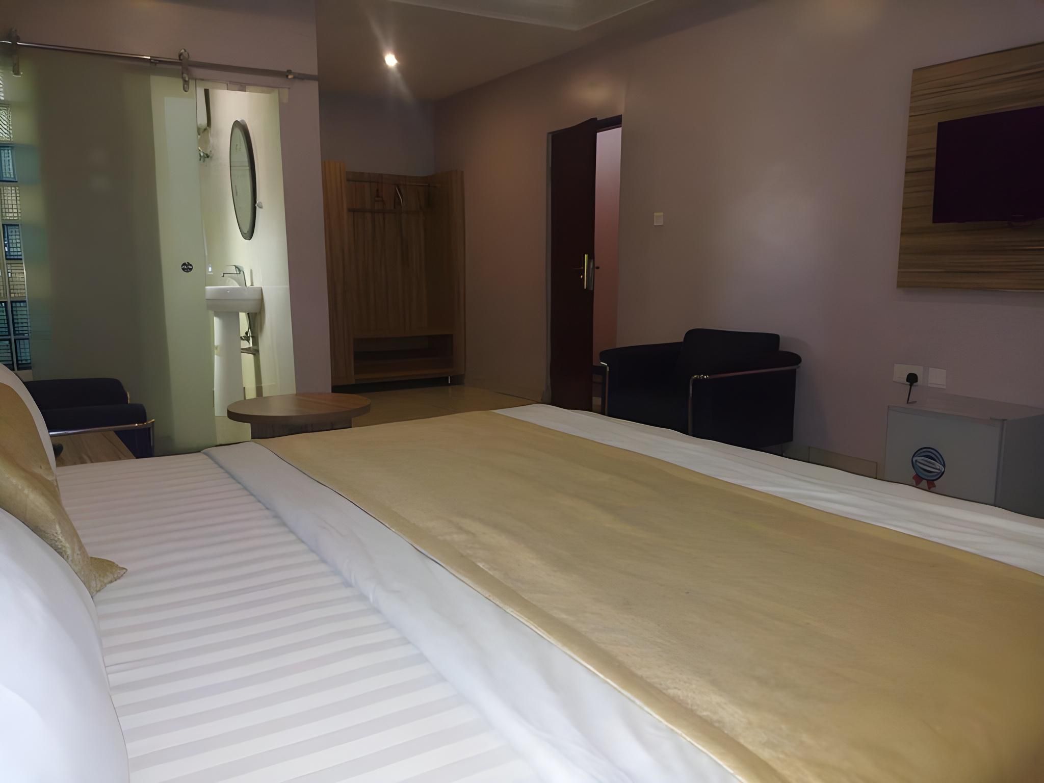 Dublina Suites Deluxe Room