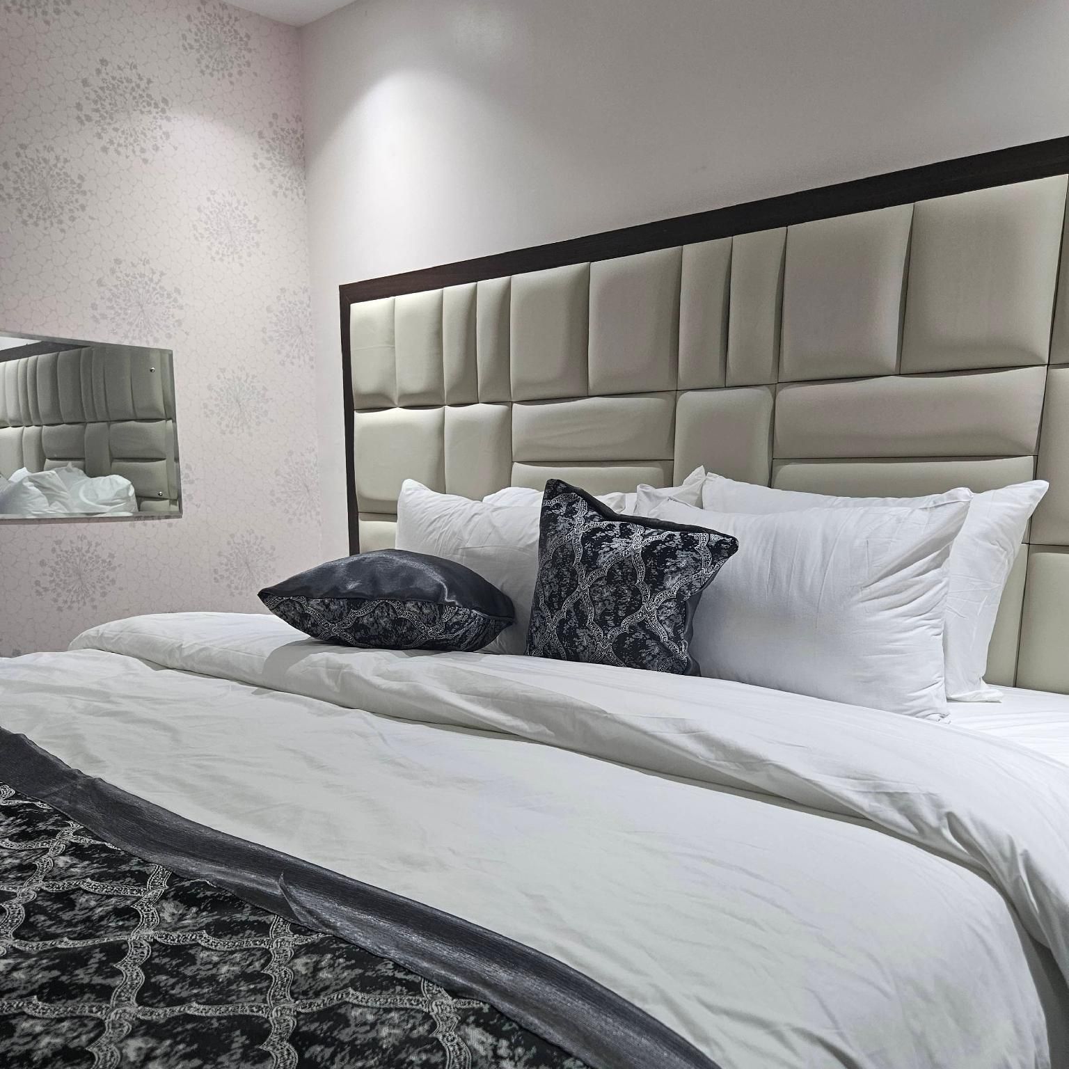 Anibex Luxe