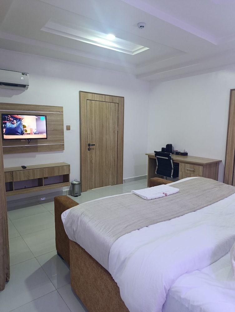 immaculate excellence luxury hotel Luxury Double or Twin Room, City View 3