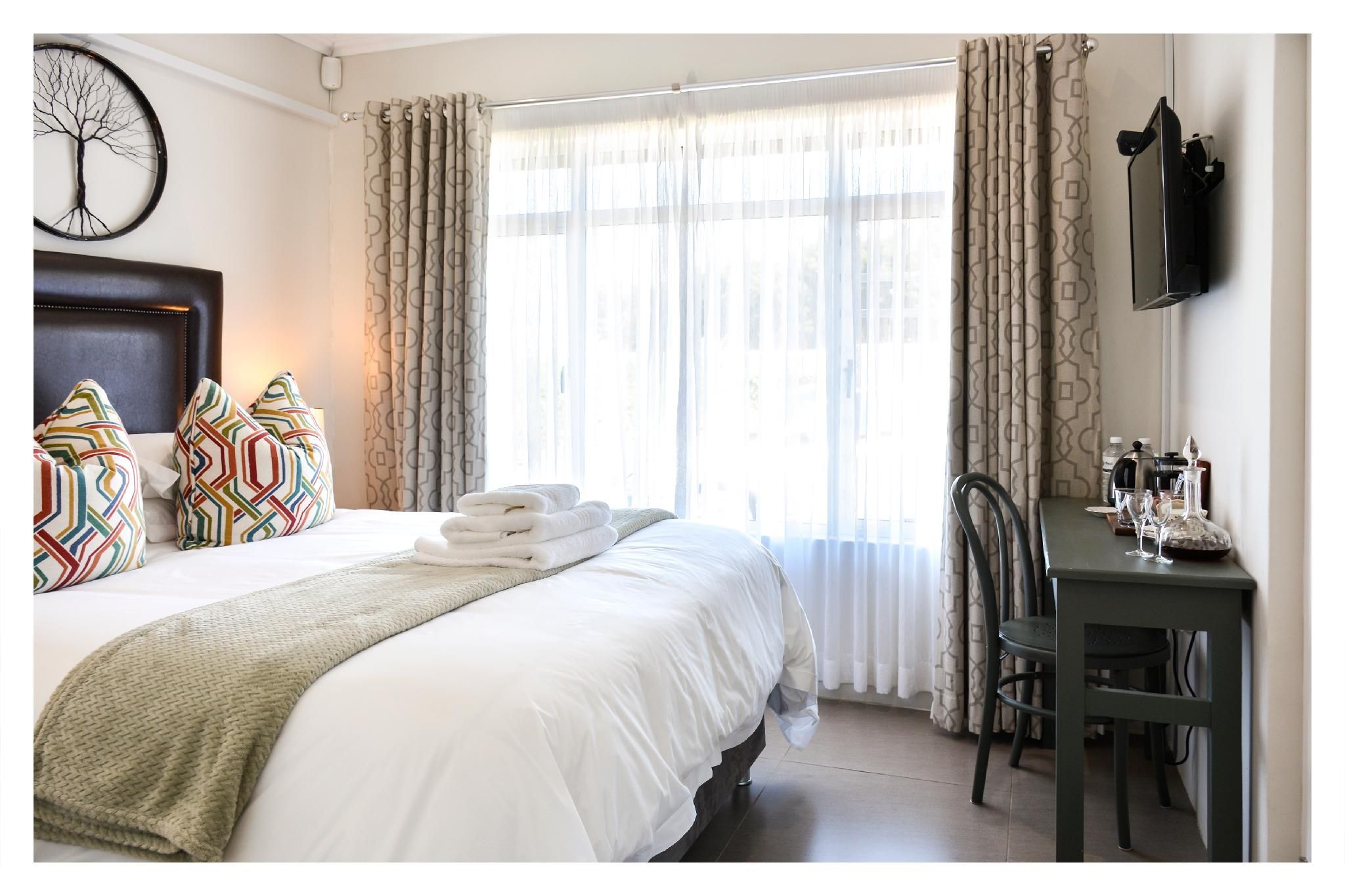 66 On Monzali Africa Suite