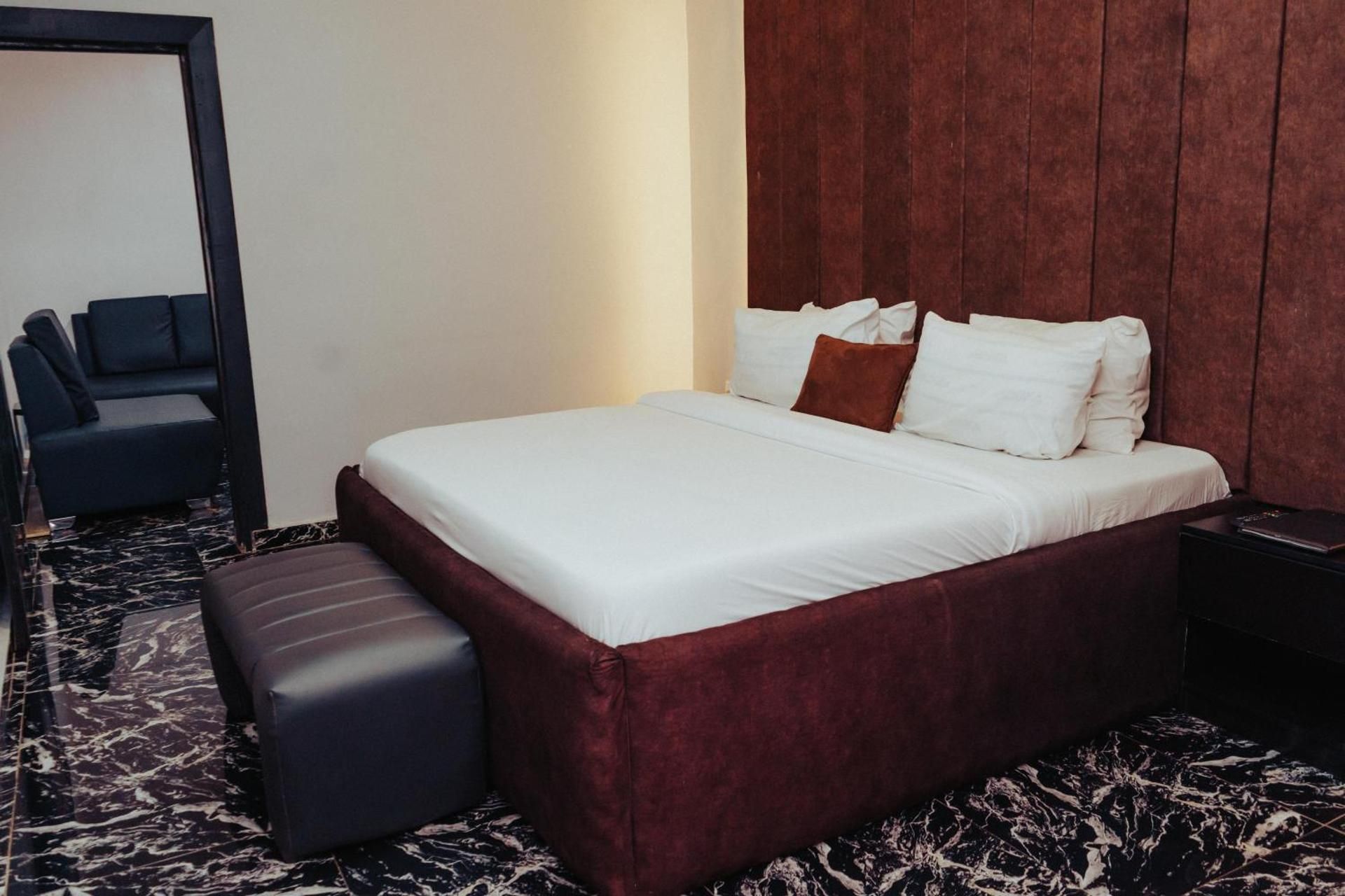 Ovic Hotel One-Bedroom Suite