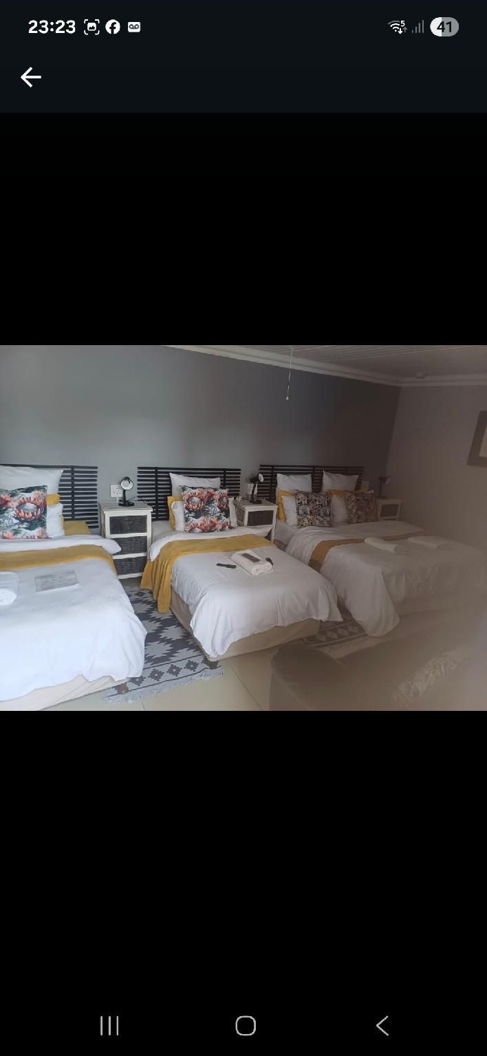 Premium Deluxe Pool Corner King Room