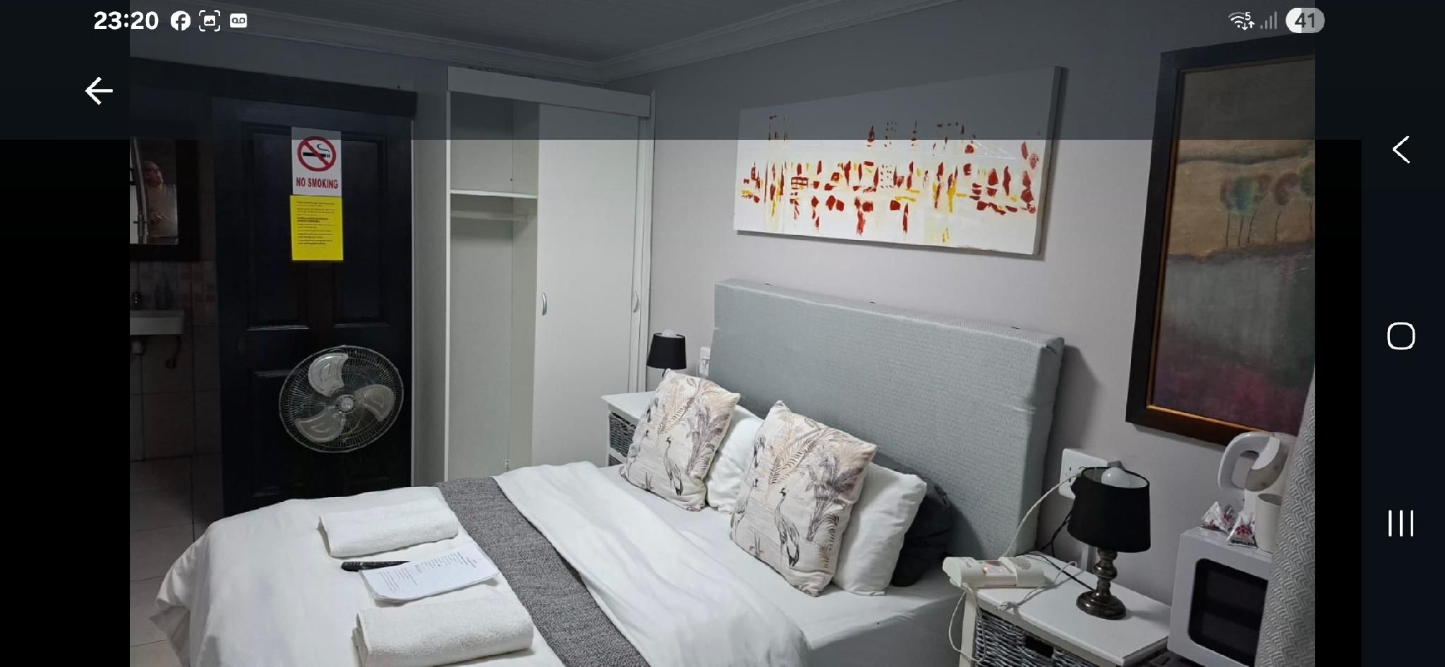 Queen Bed Room