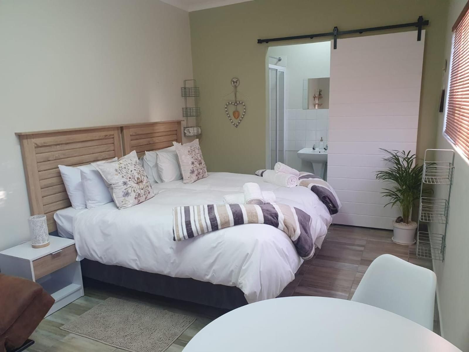 Family Room with Garden View