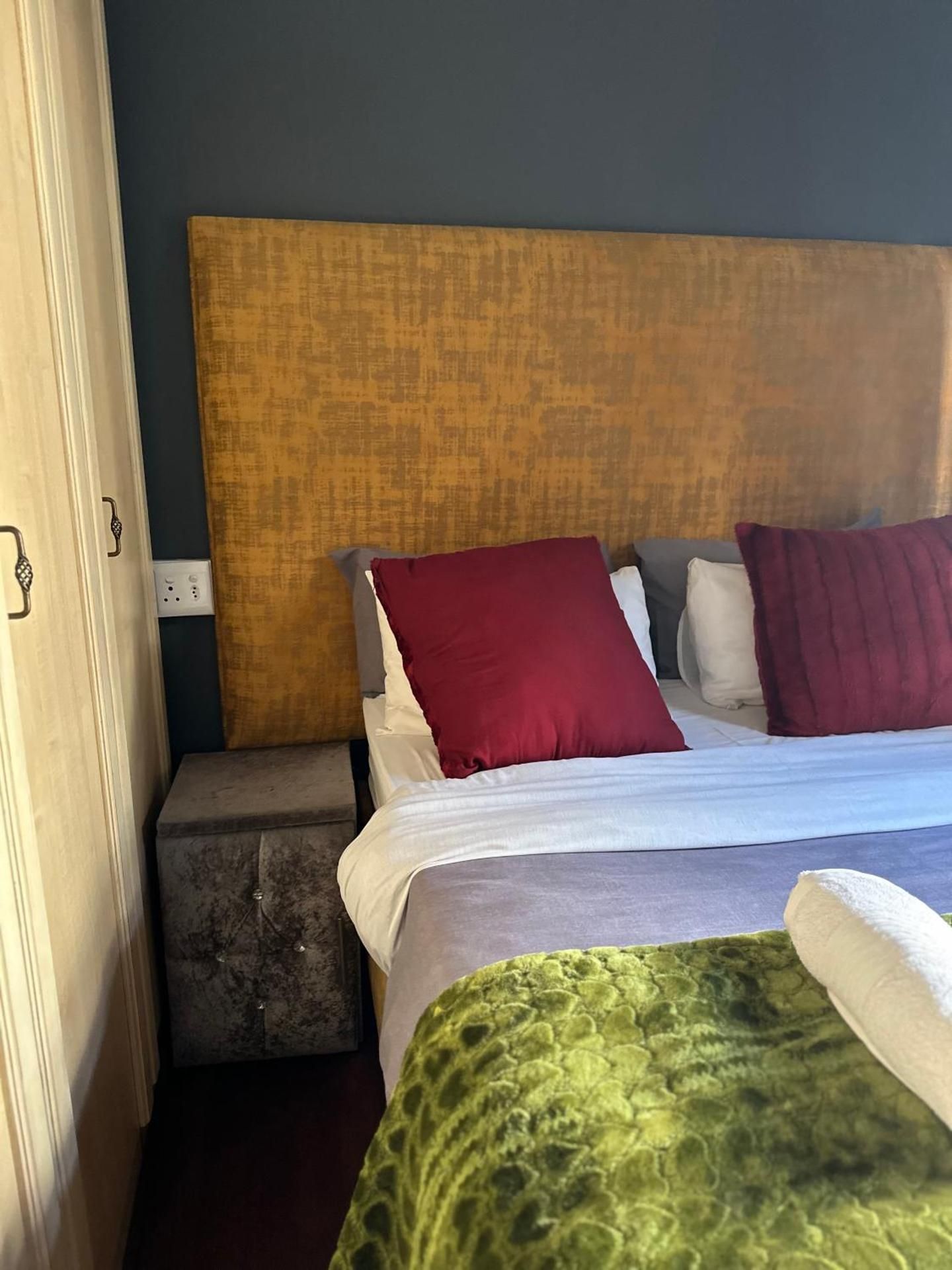 Standard Queen Room