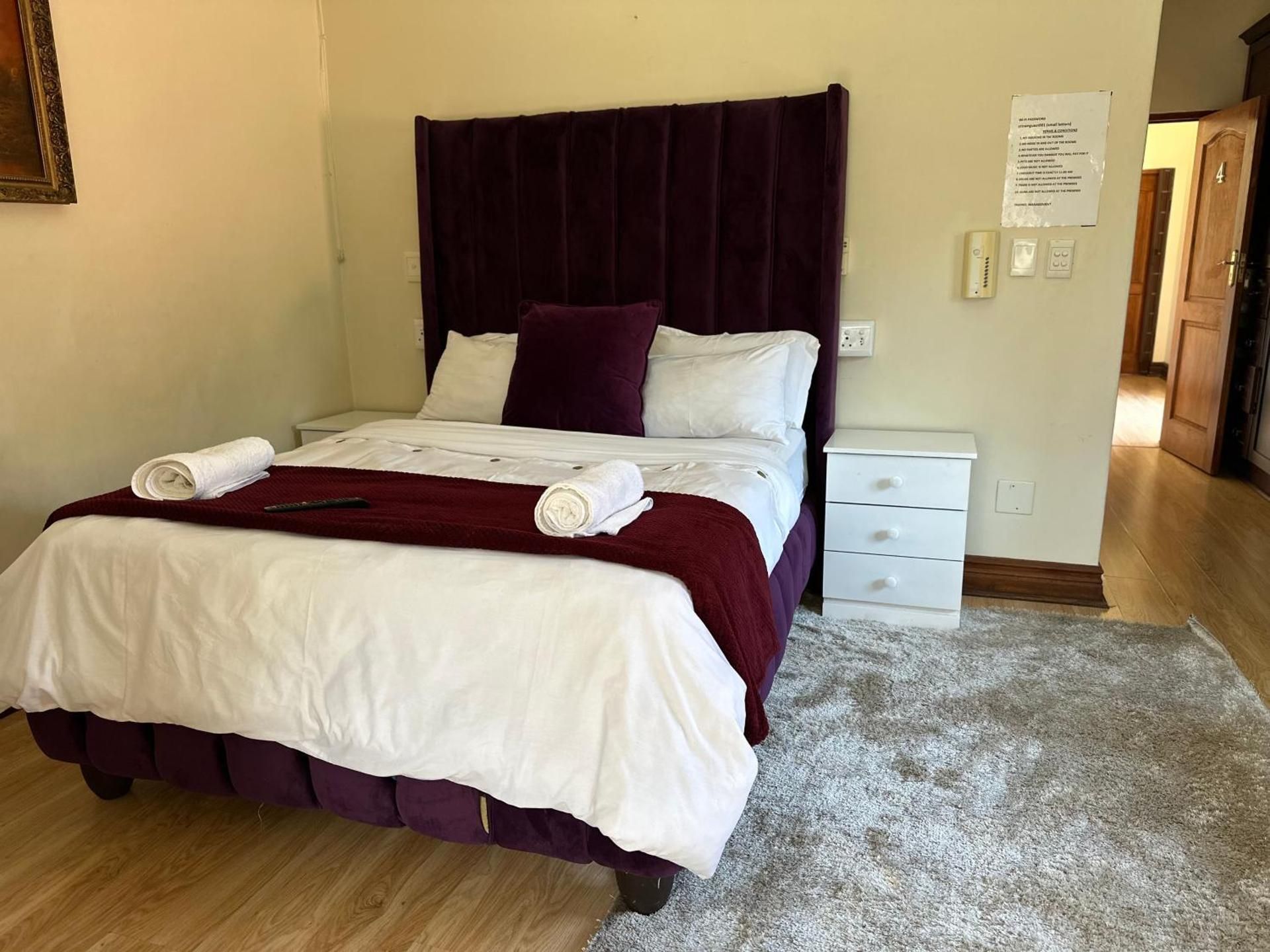 Queen Room with Pool View