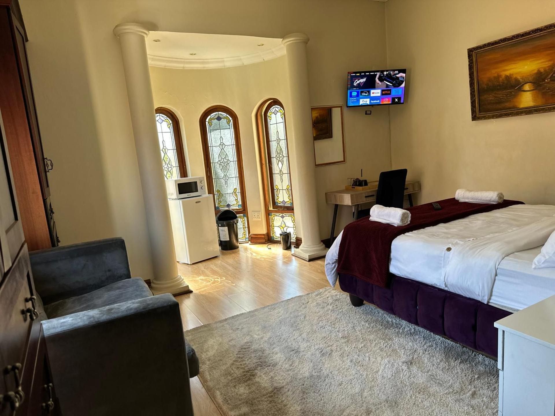 Queen Room with Pool View