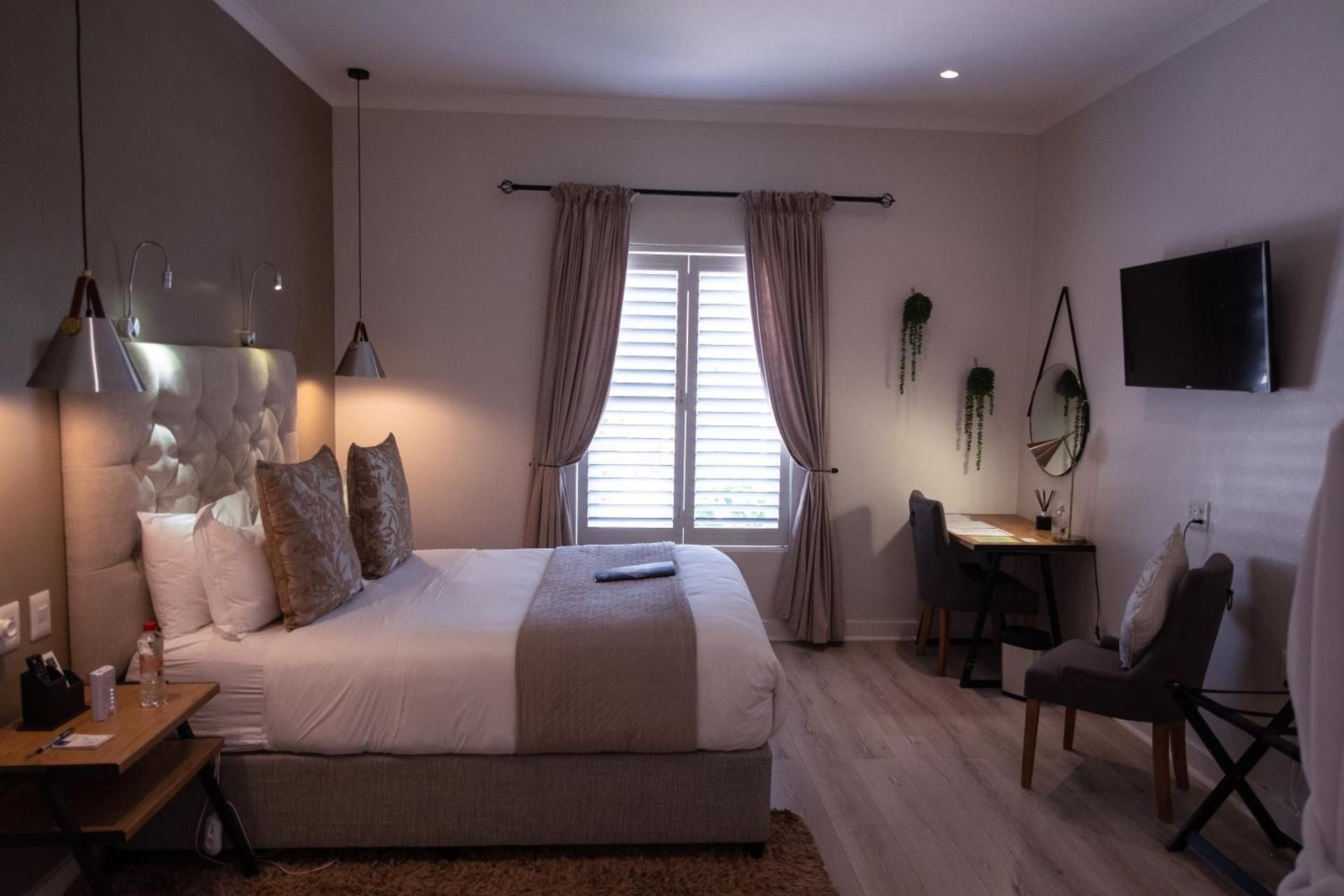 Luxury Queen Room 1