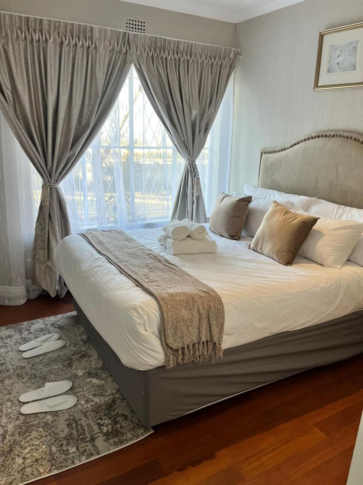 Queen Room with Shared Bathroom