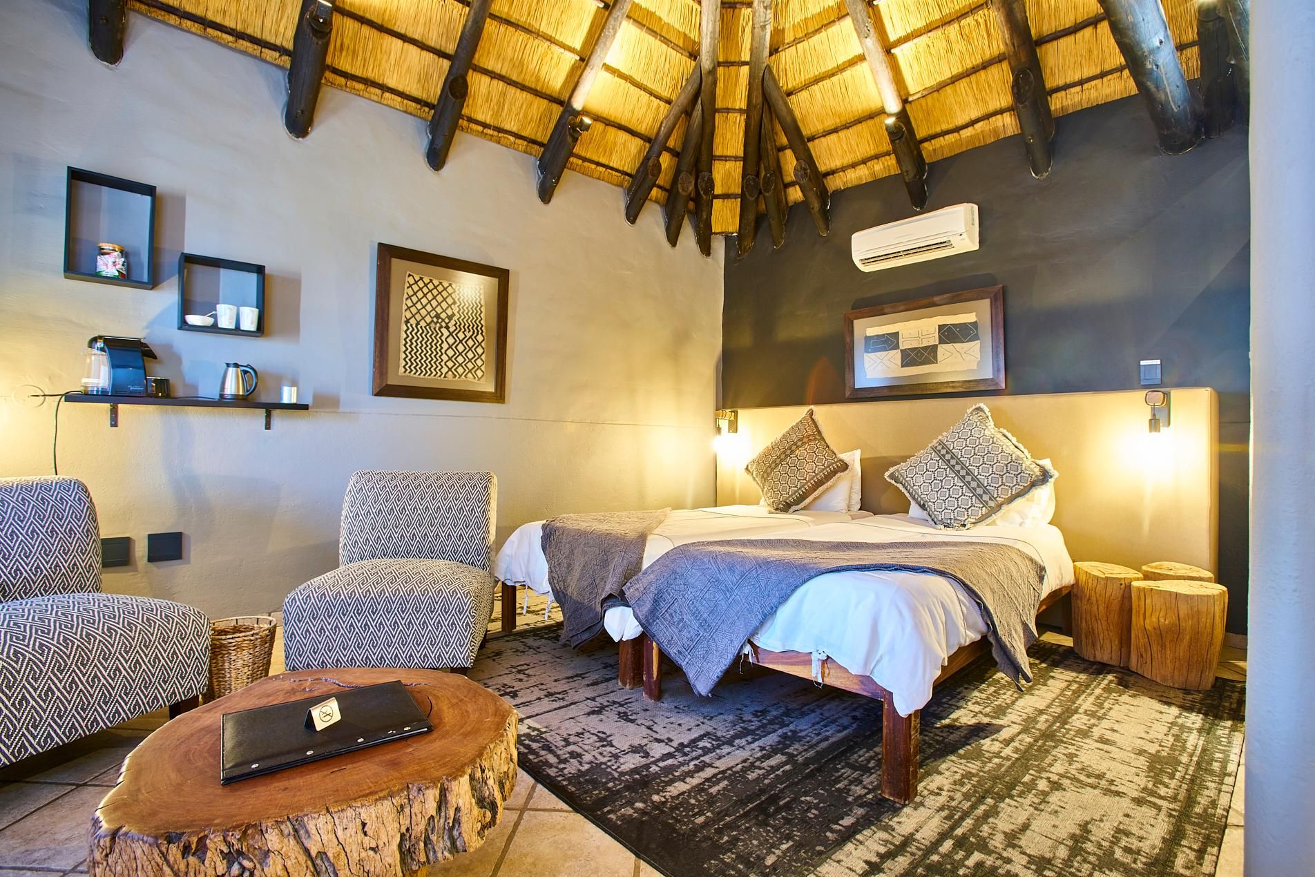 Ai Aiba - The Rock Painting Lodge Twin Room with View