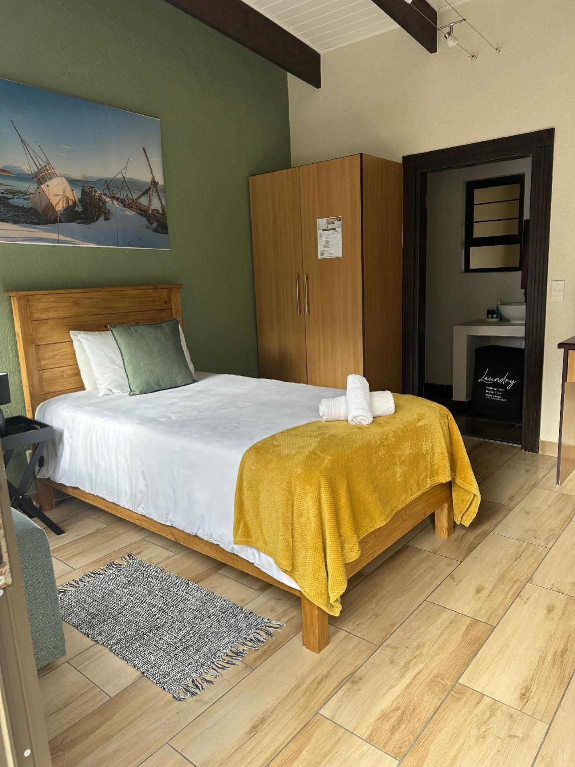 Desert Dreams Bed and Breakfast  Single With Private Bathroom