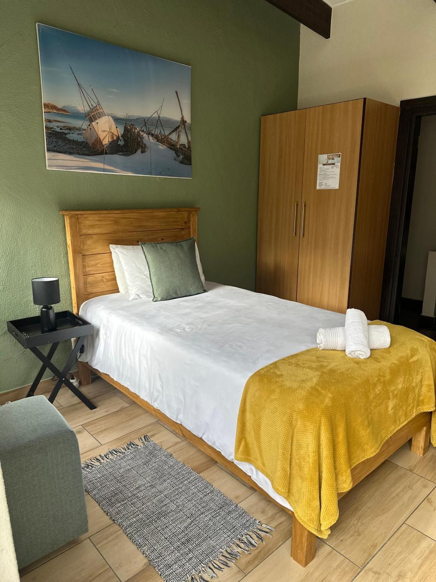 Desert Dreams Bed and Breakfast  Single With Private Bathroom 2