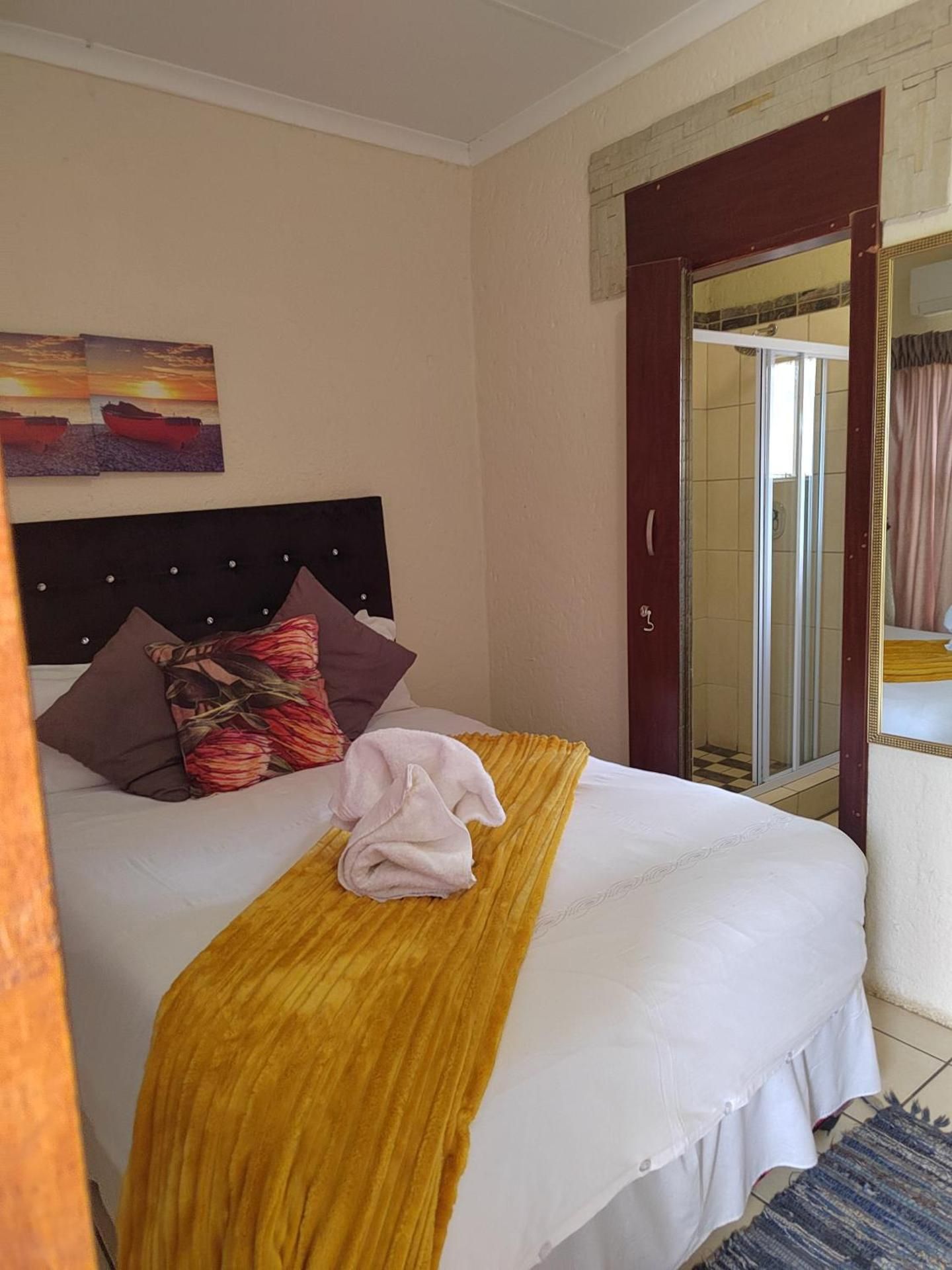 Standard Queen Room