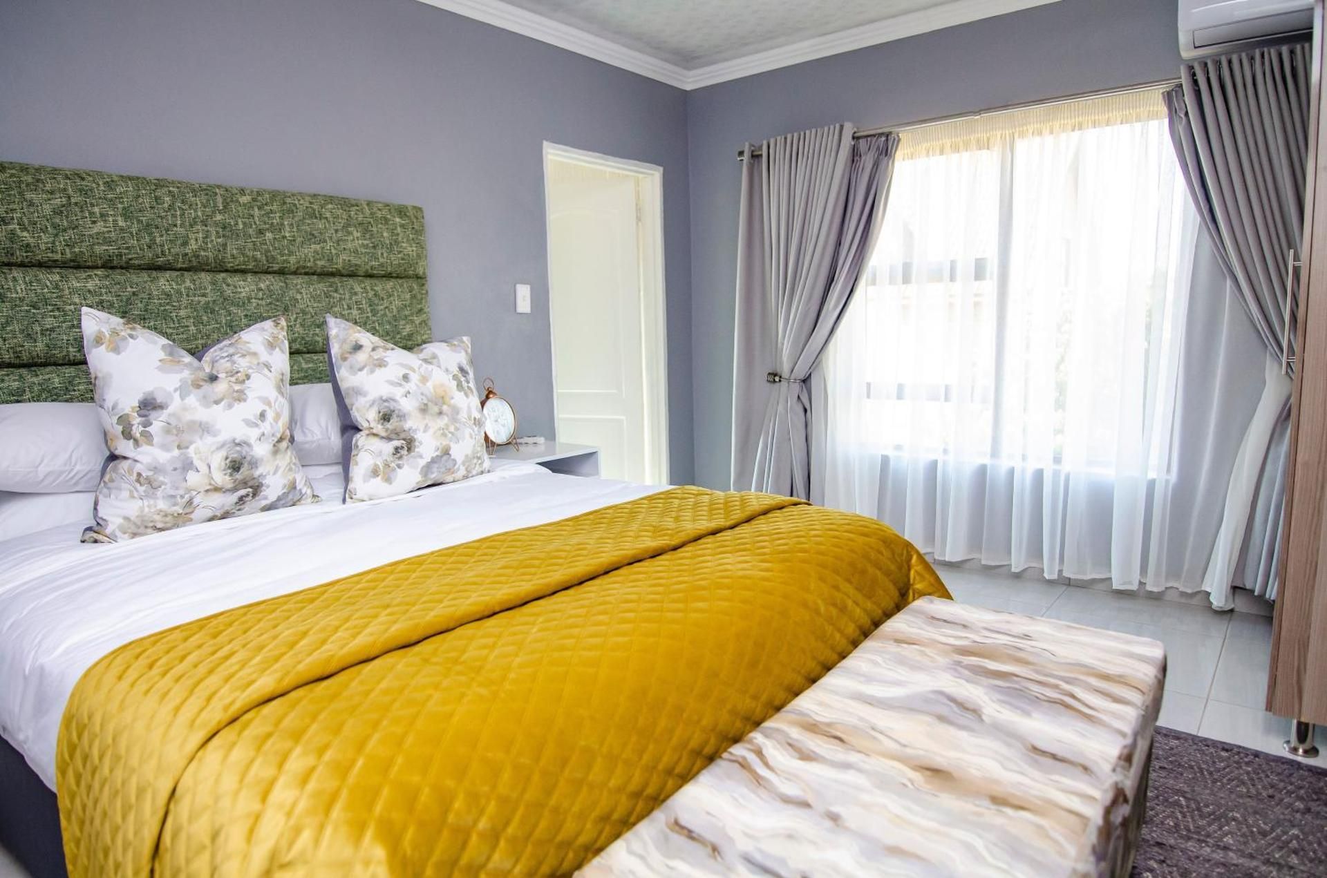 Premium Queen Room