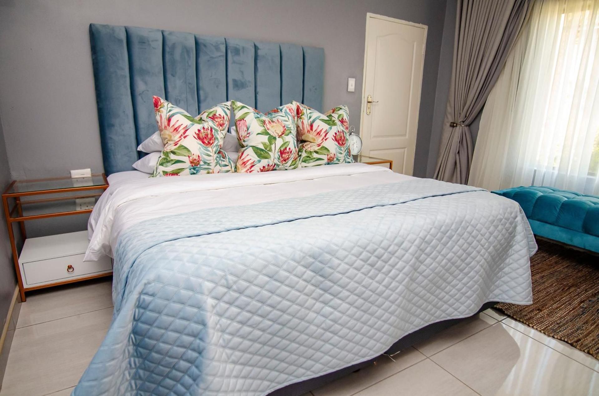 Standard Queen Room