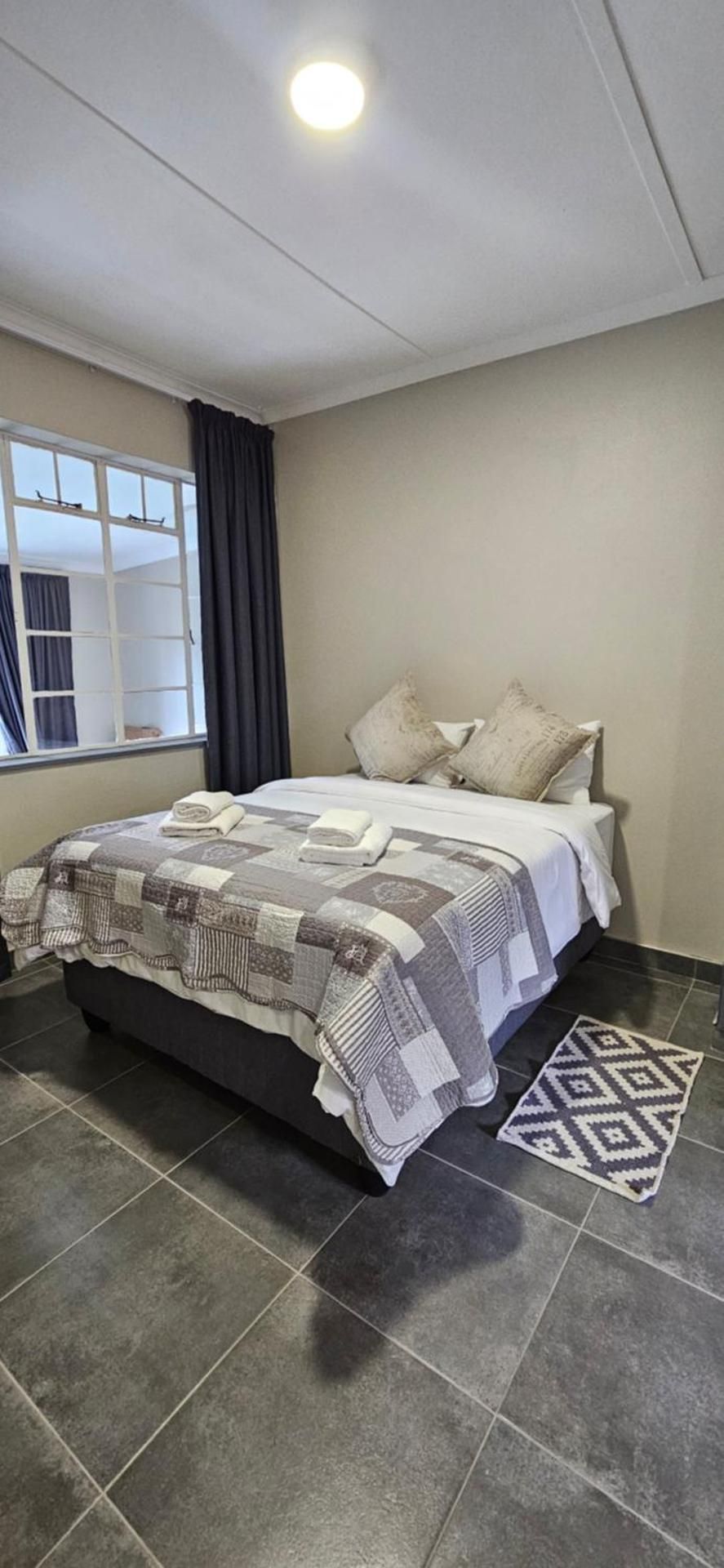 Deluxe One-Bedroom Apartment