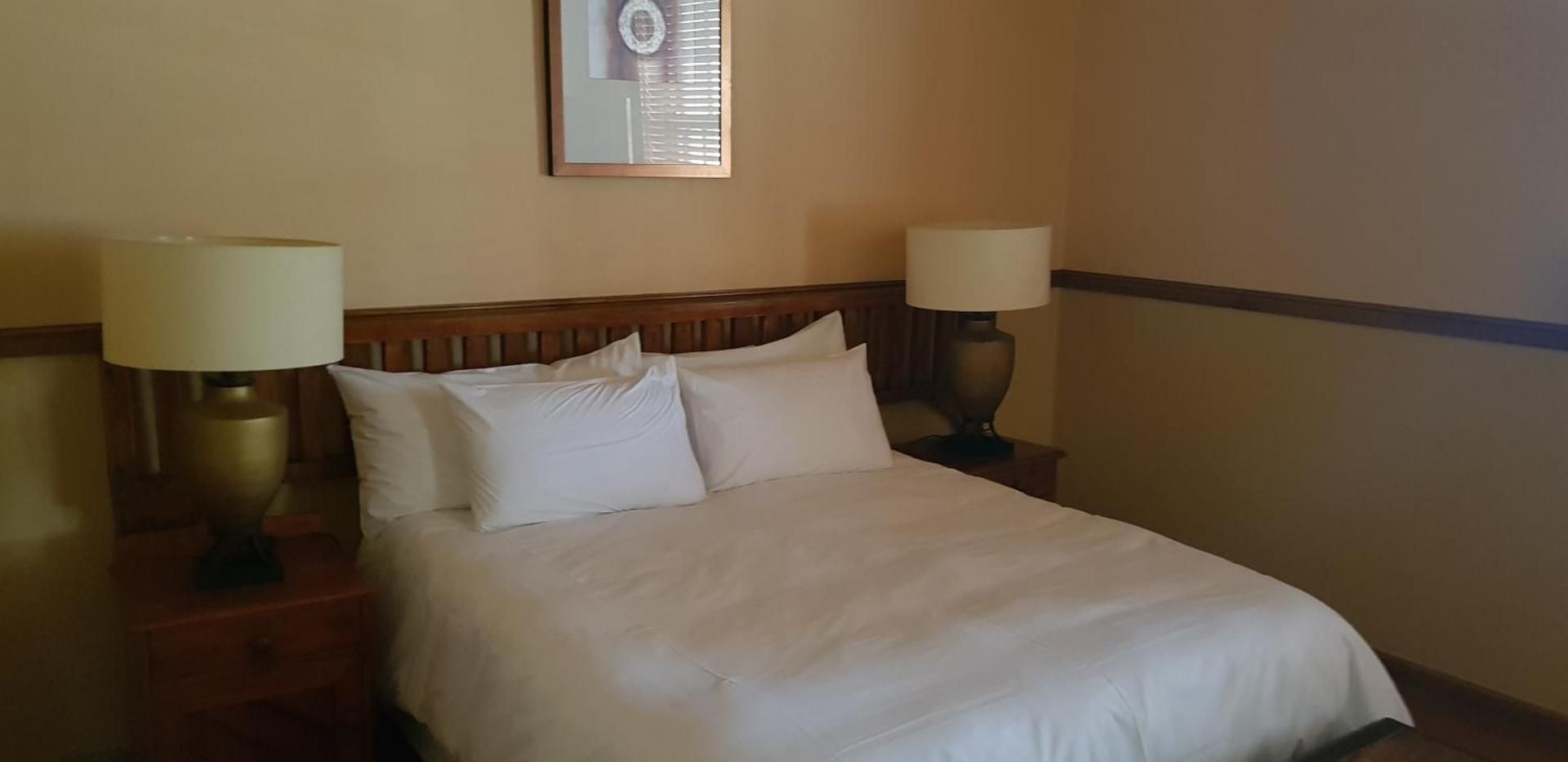 Deluxe Queen Suite