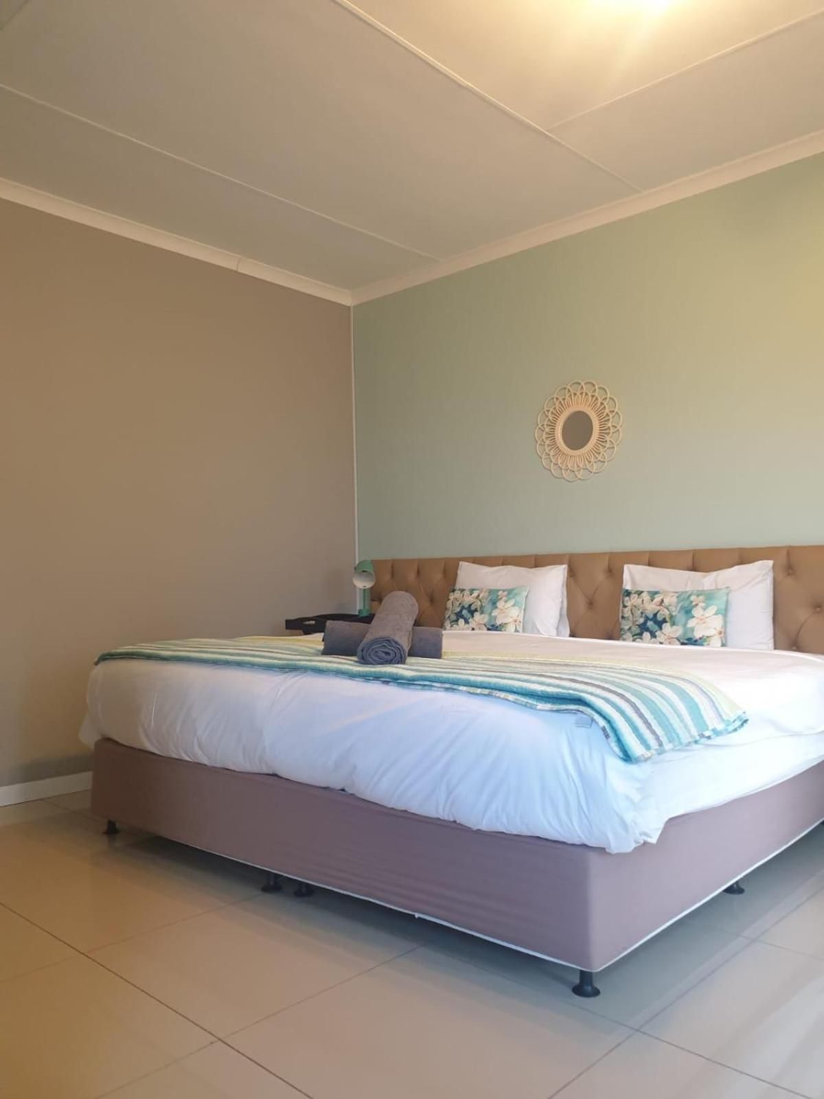 Standard Twin Room with Mountain View