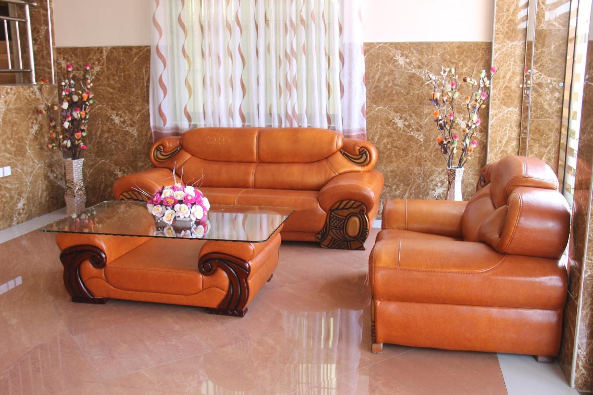 shared lounge/tv area