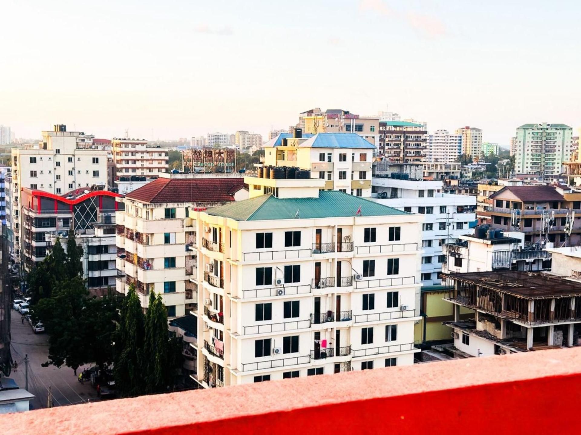 Big Master bed with Private bath, Beautiful view, fast WIFI at City Centre