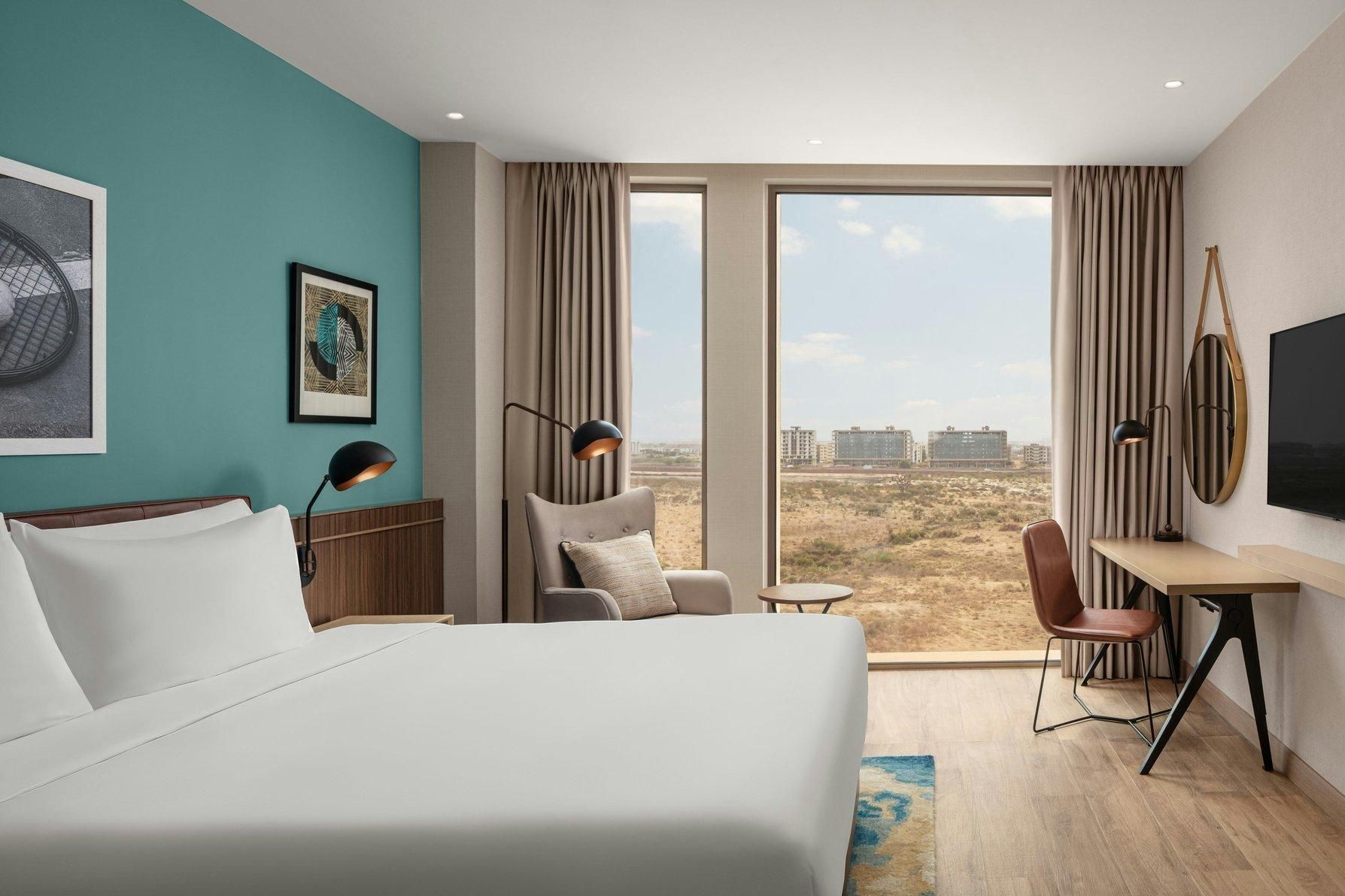 Deluxe, Guest room, 1 King, Urban view