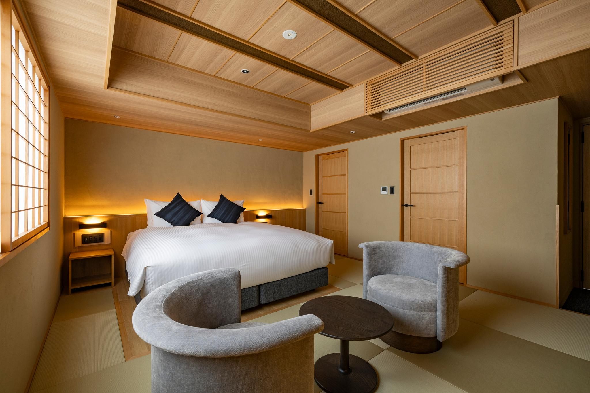 Deluxe - 1 King Bed