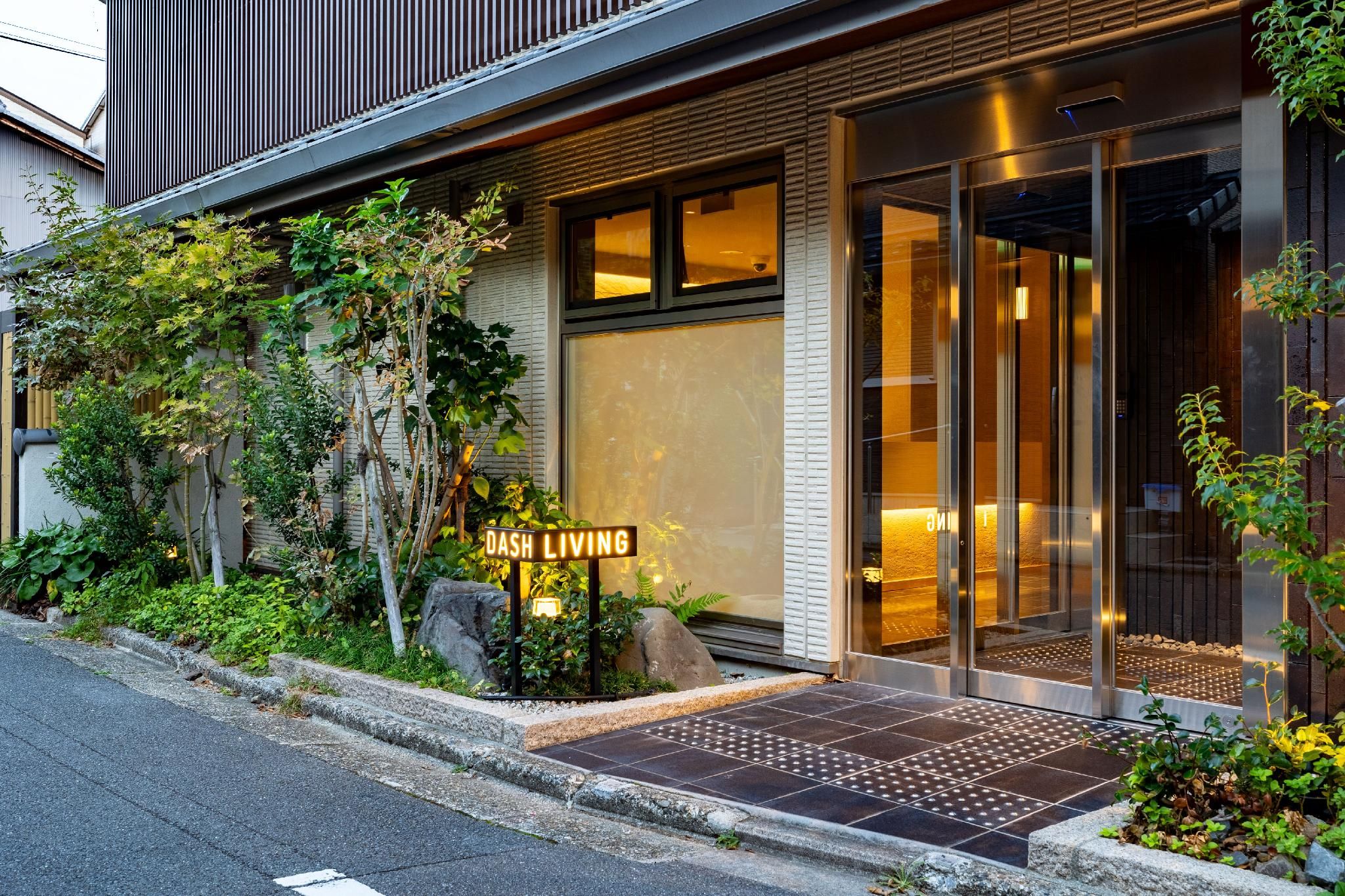 Dash Living Gojo