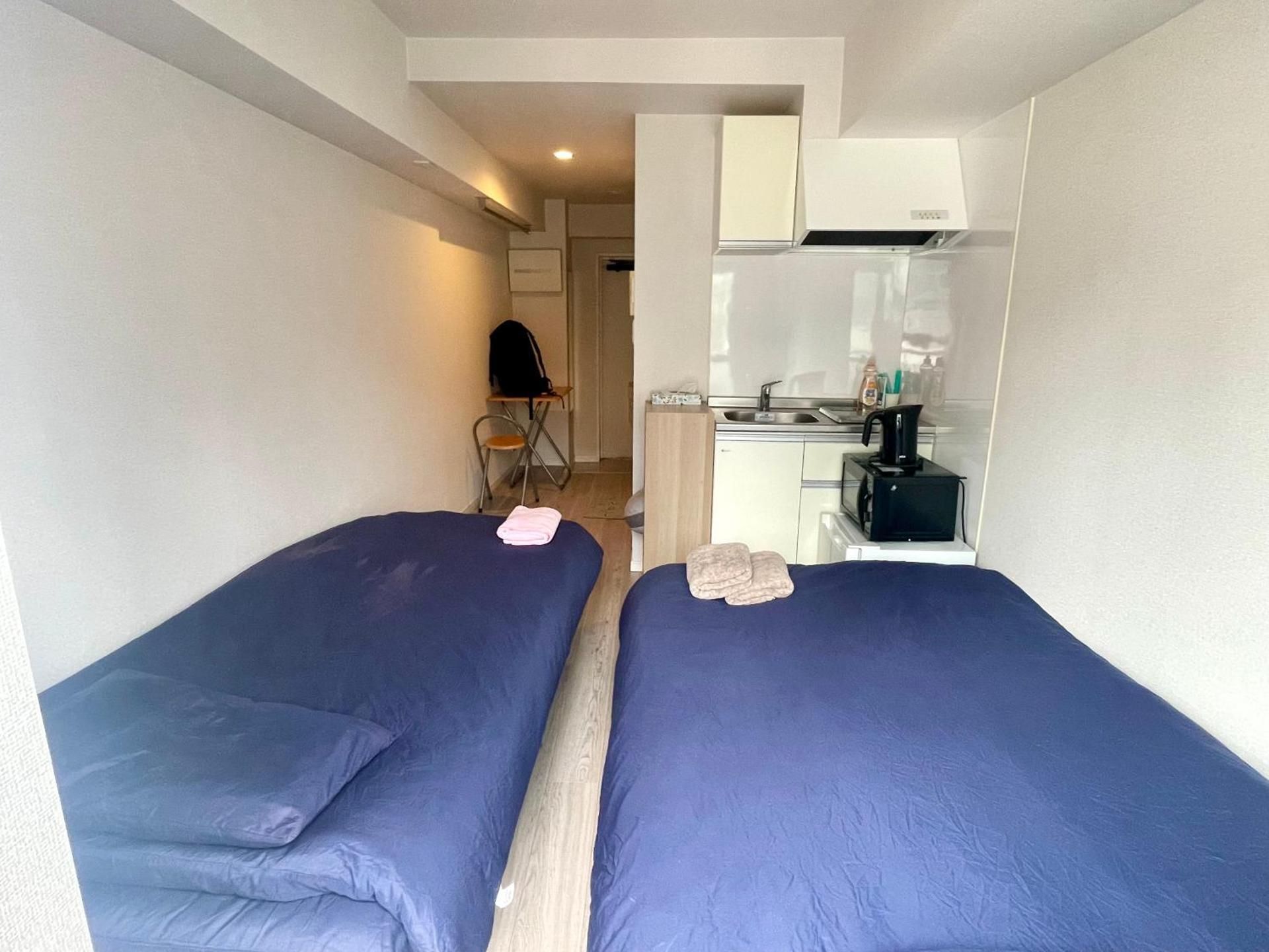 Tokyo West Shinjuku close to Shinjuku Chuo Park Apartment with Shower
