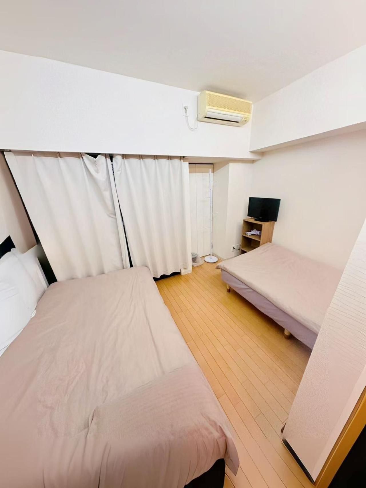 Tokyo West Shinjuku close to Shinjuku Chuo Park Double or Twin Room with Bathroom