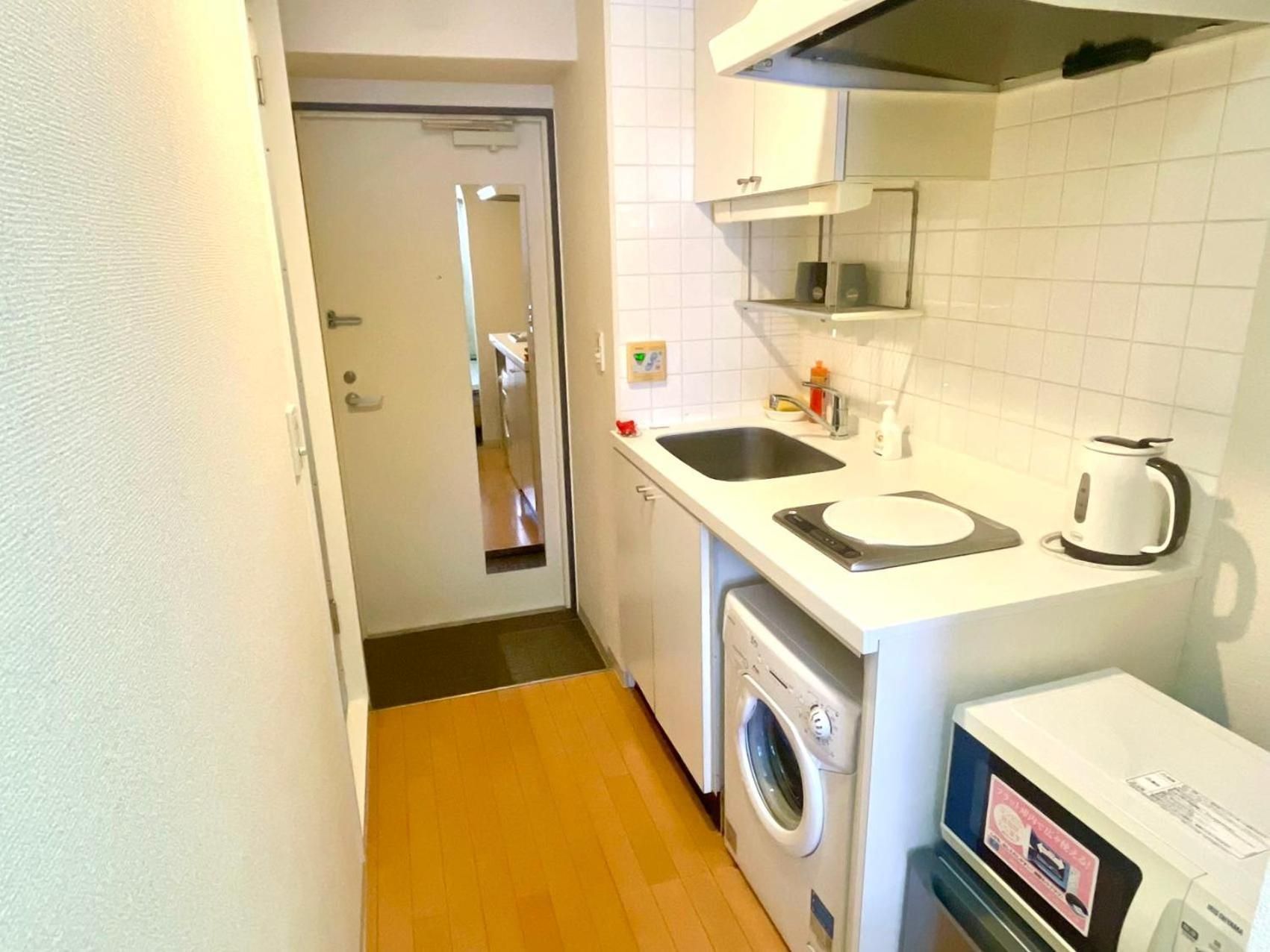 Tokyo West Shinjuku close to Shinjuku Chuo Park Double or Twin Room with Bathroom 2