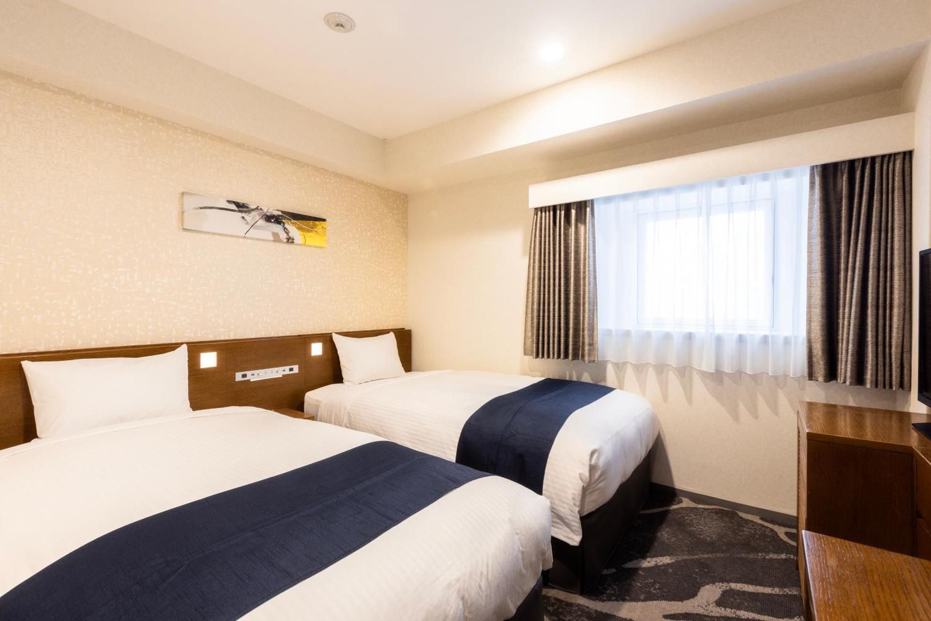 Twin Room - Non-Smoking (Renewal Floor)