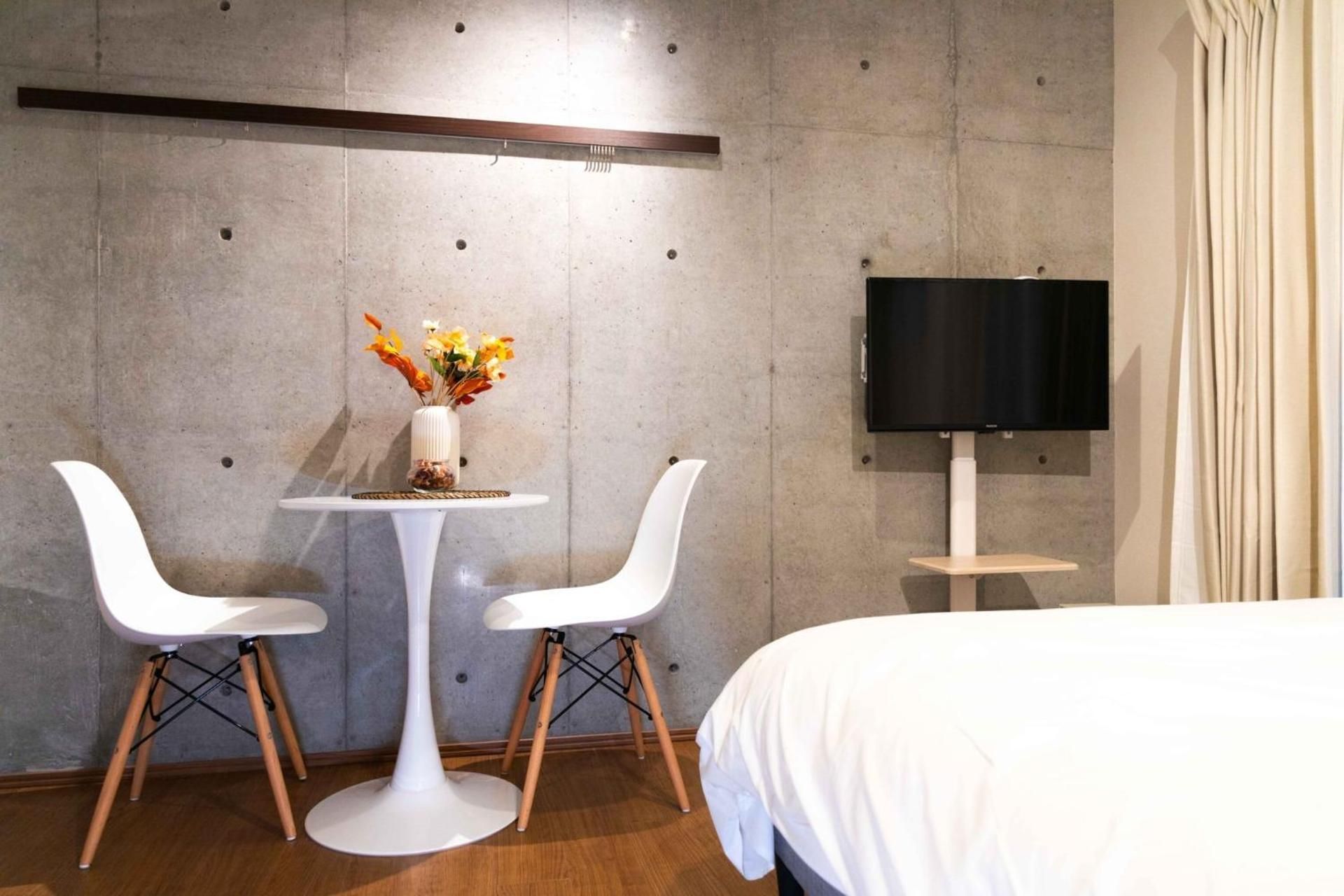 One-Bedroom Apartment - Non-Smoking