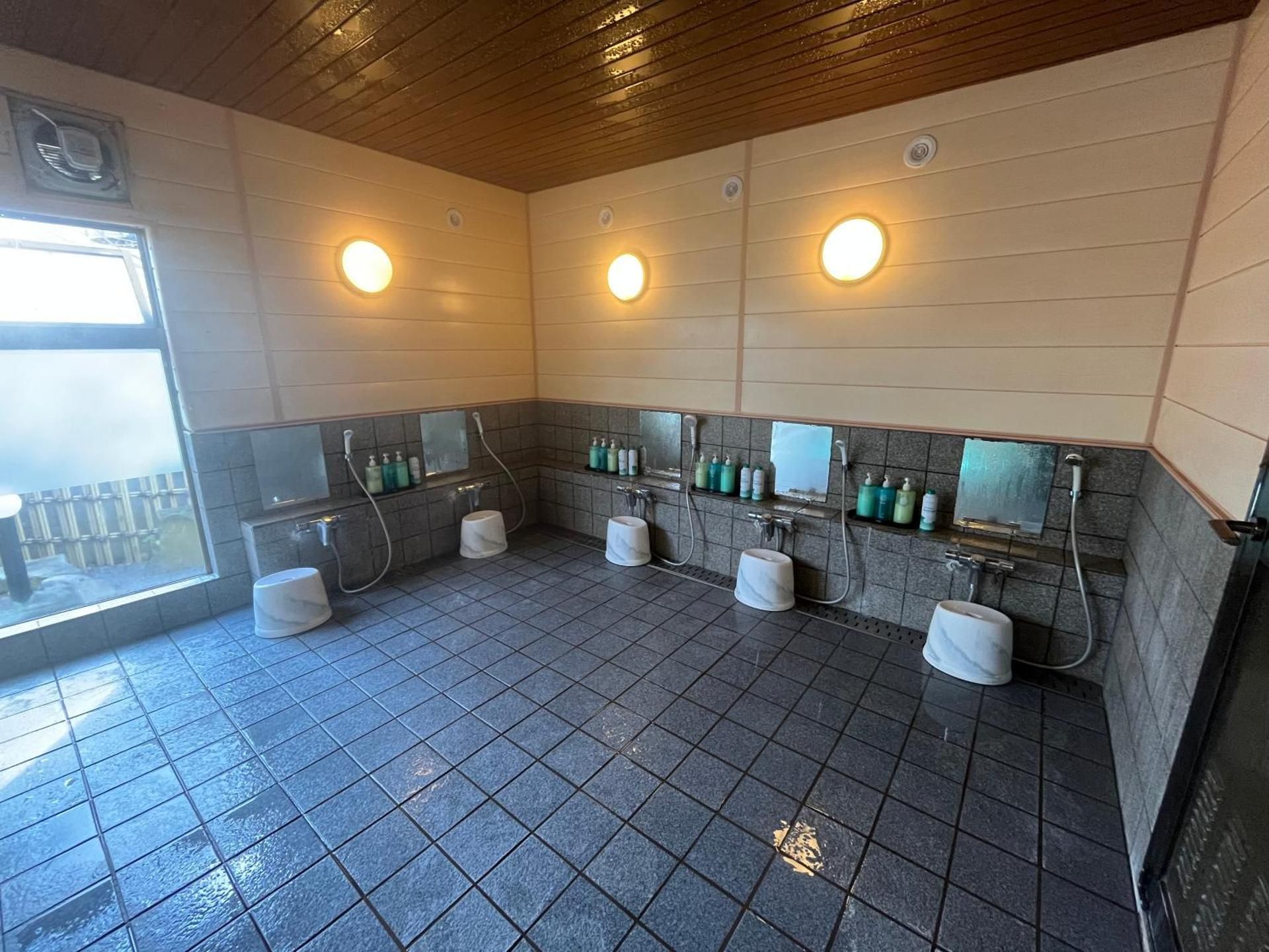 Male Only - Single Room with Shared Bathroom - Smoking
