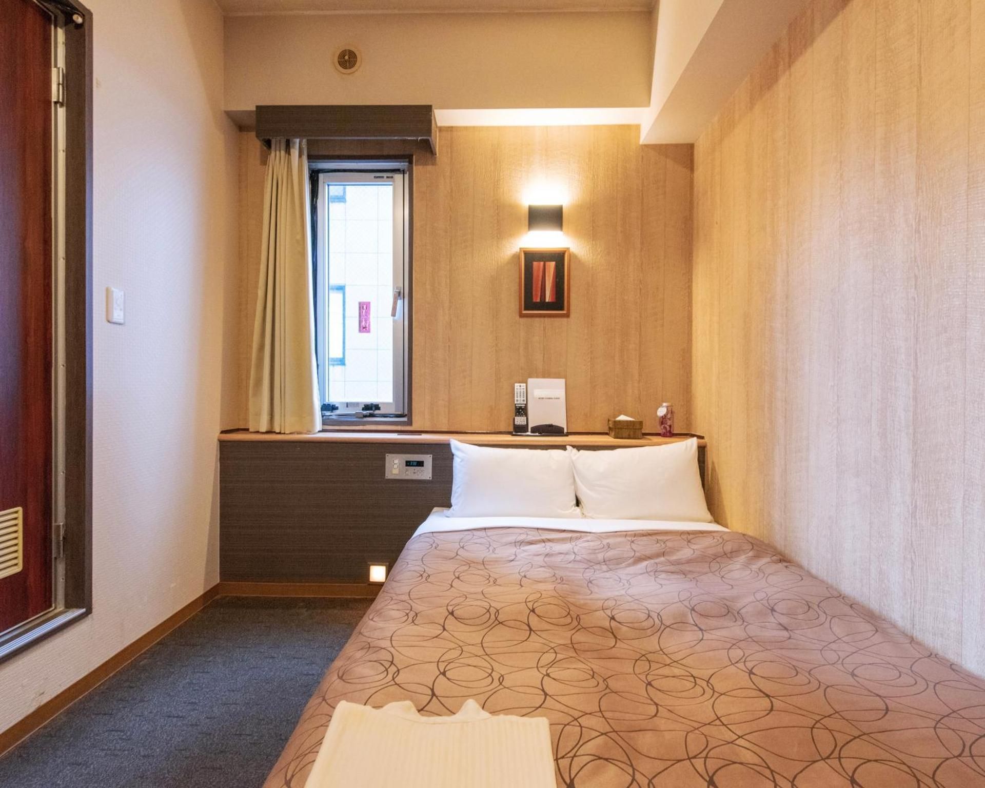 Double Room with Small Double Bed - Smoking - Late Check-In 22:00