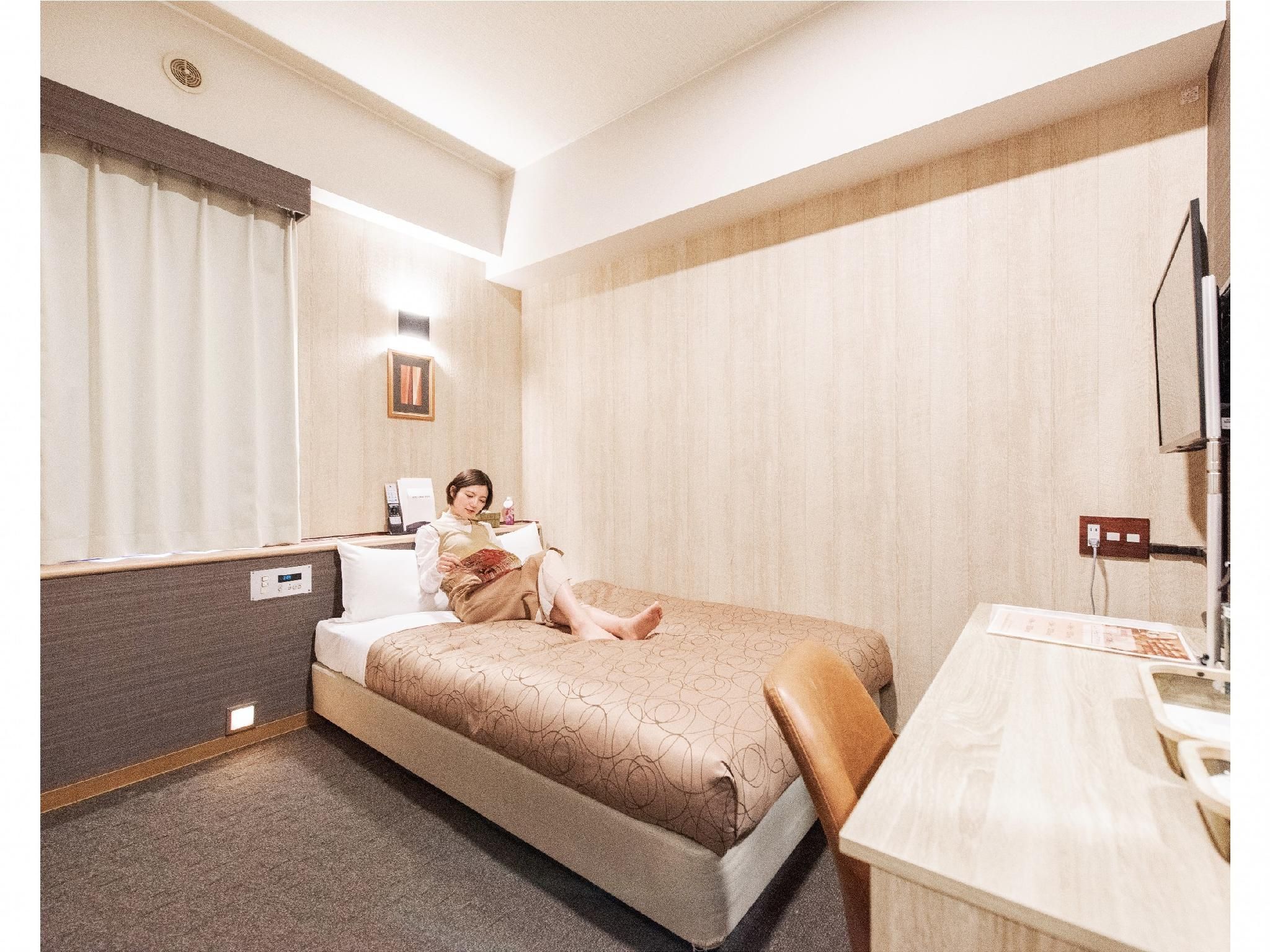 Semi Double Room - Non-Smoking