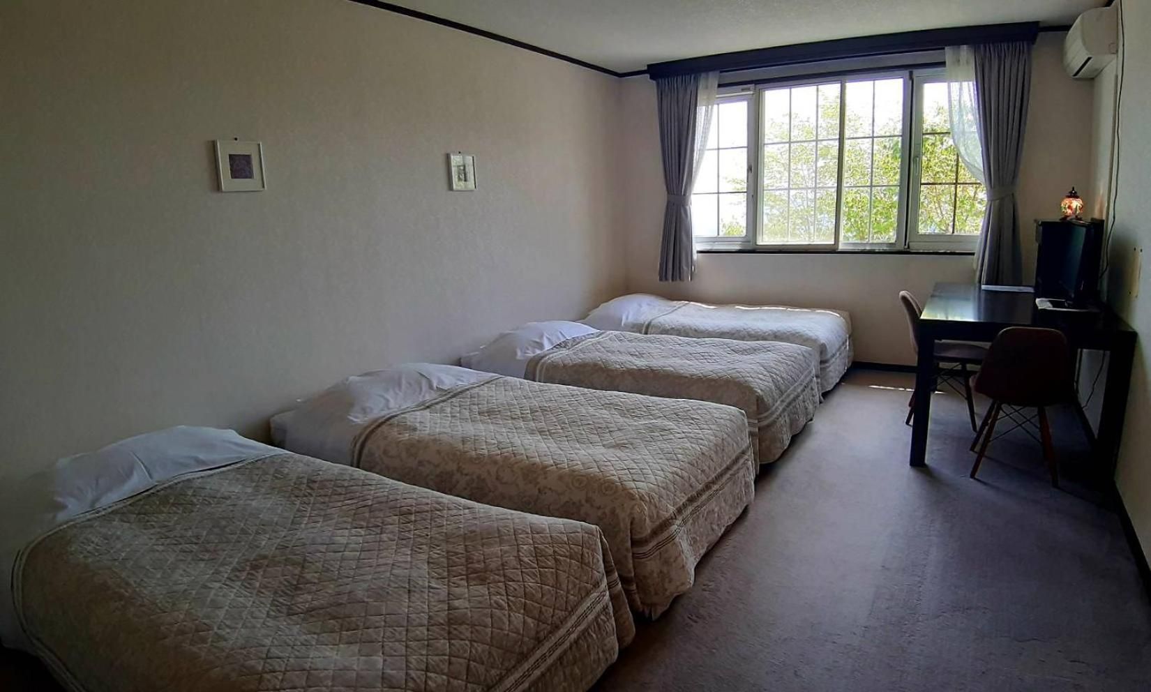 4 Bed Room