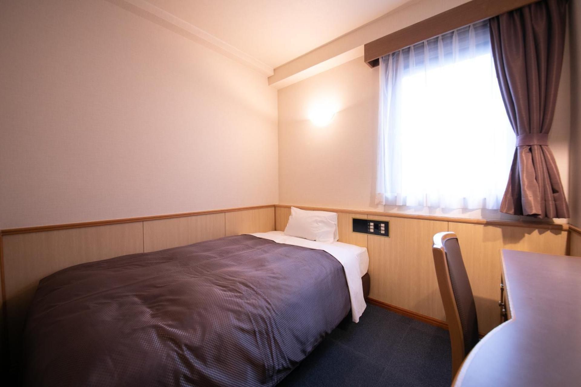 Single Room B - Smoking