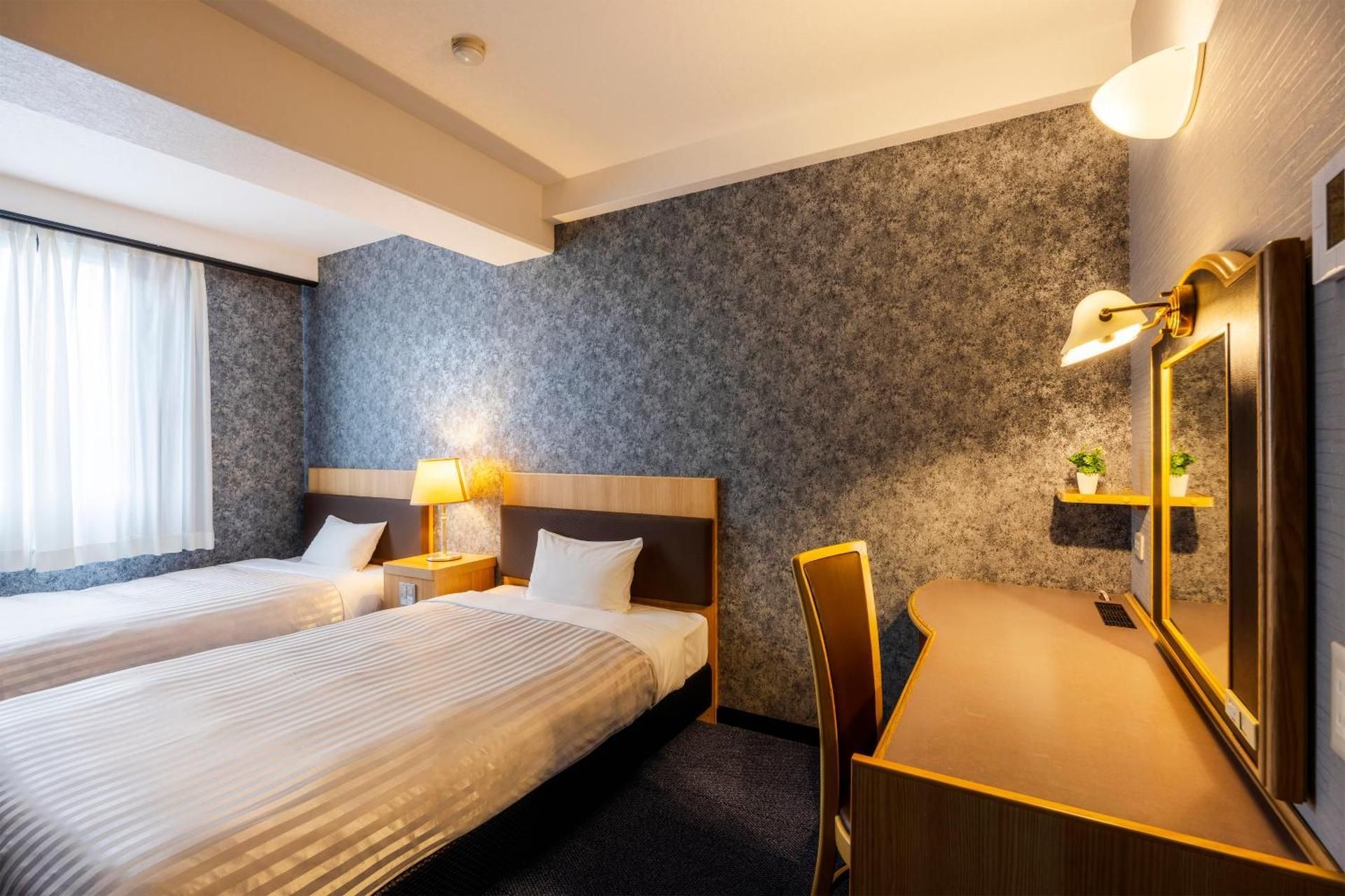 Large Twin Room - Non-Smoking