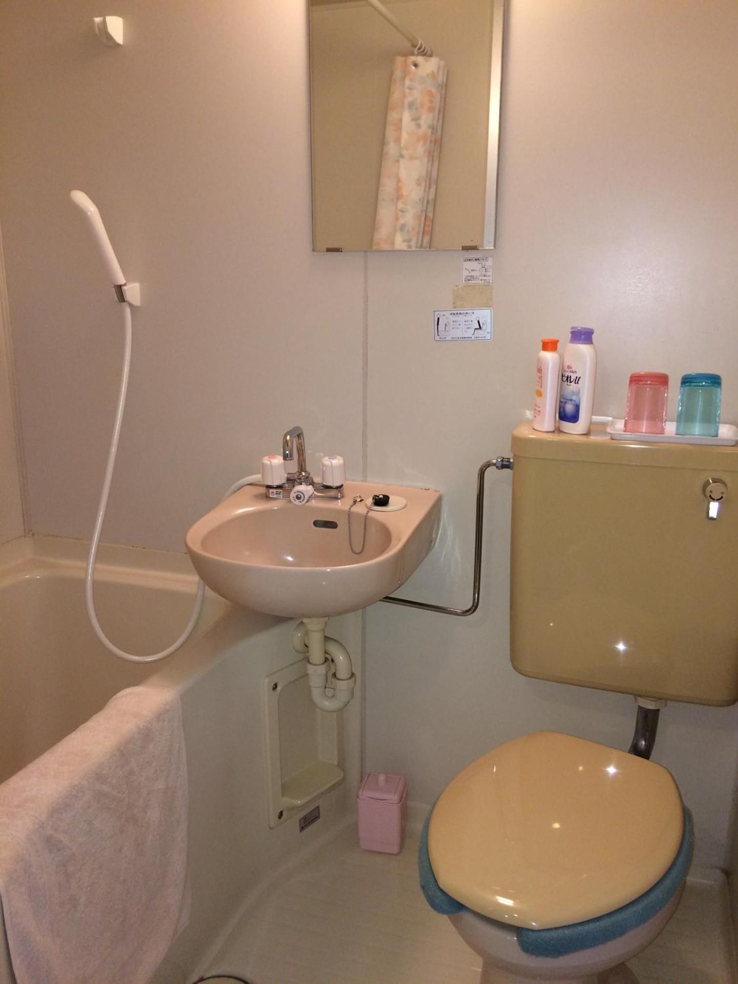 Twin Room with Bathroom