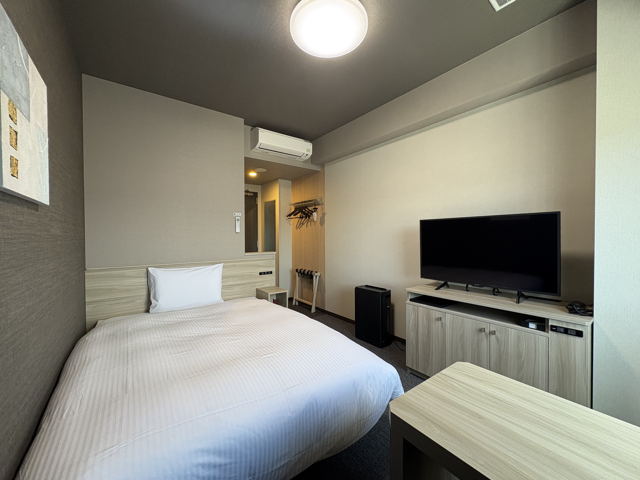 Single Room - Smoking, E-Cigarette Only