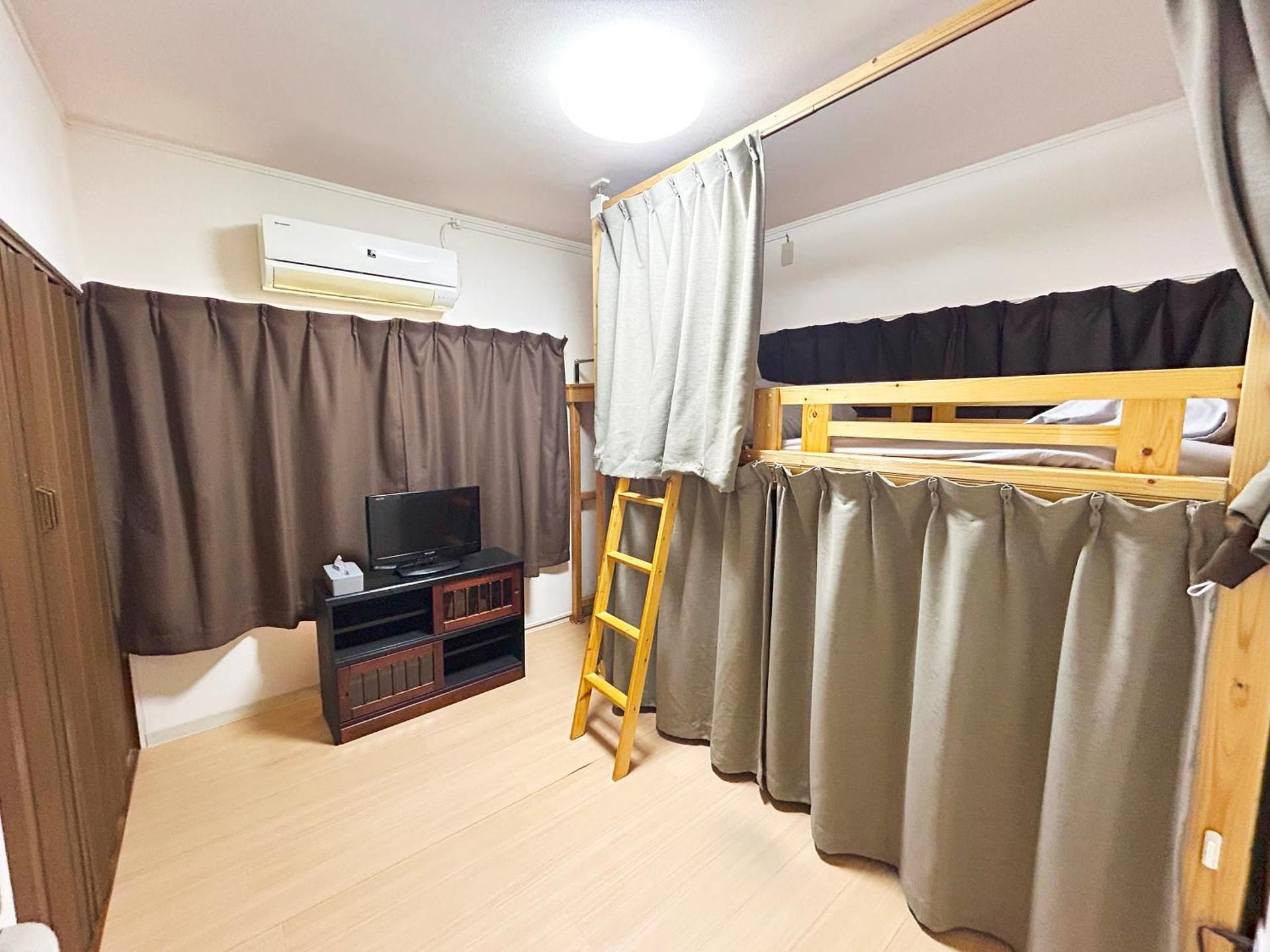 Bunk Bed in Mixed Dormitory Room