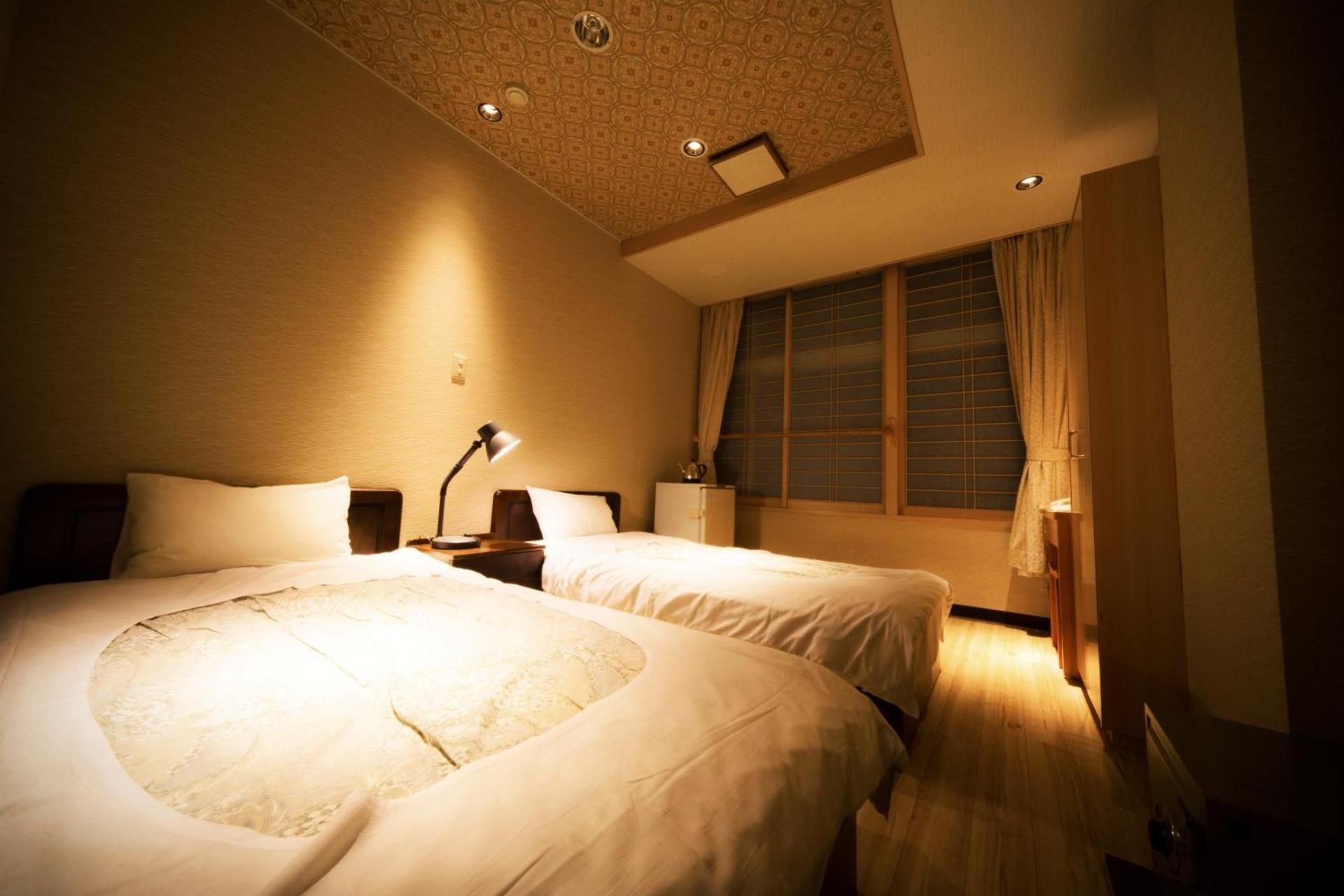 Japanese Style Room with Shared Bathroom - Smoking