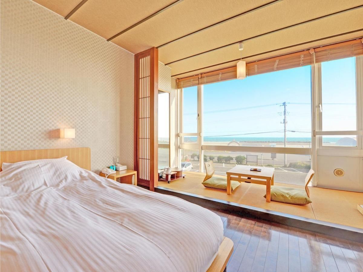 Room with Tatami area and Sea View