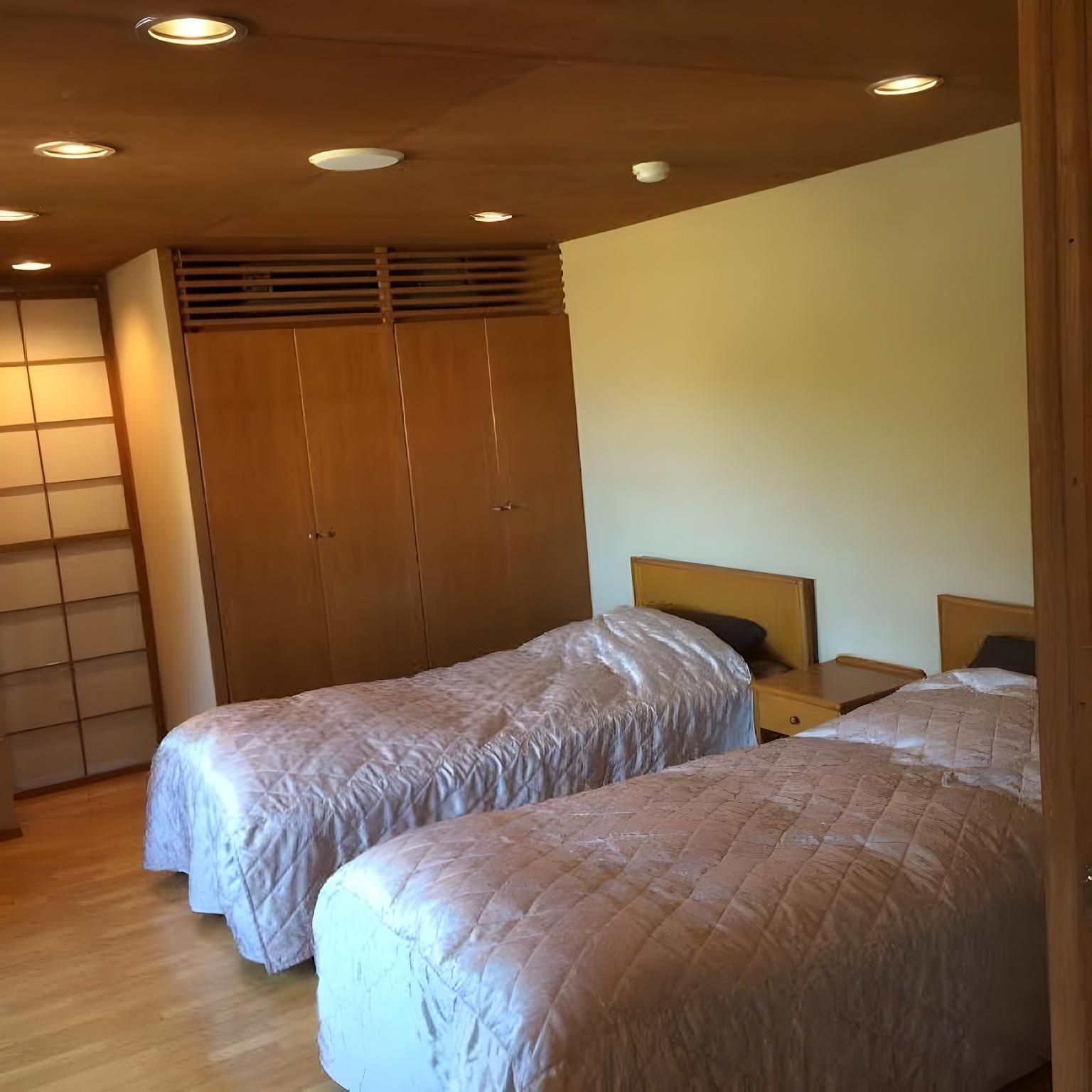 Random Room - Check-In 10:00 p.m.