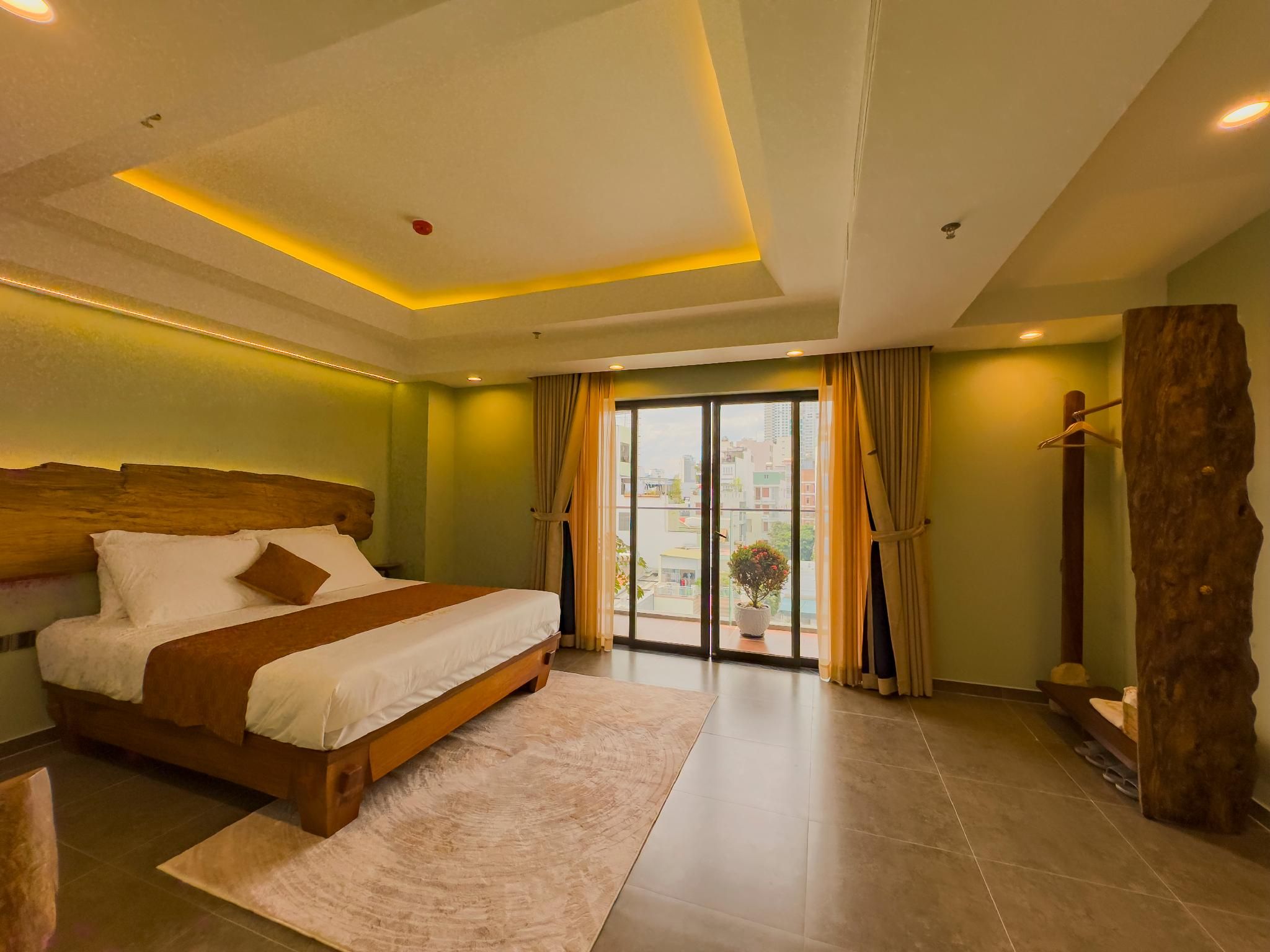 Balcony Deluxe Double - Detached Private Bathroom