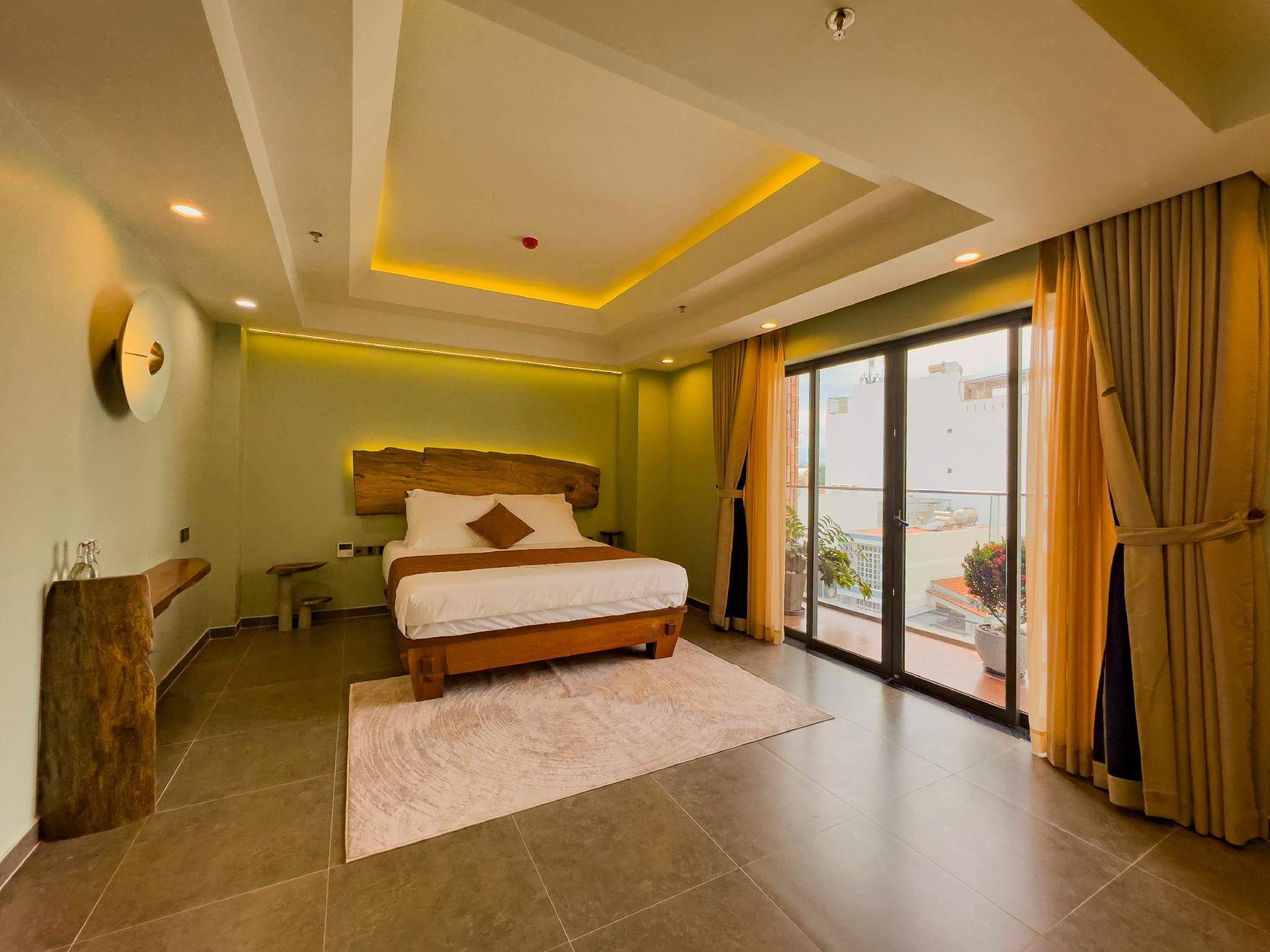 Balcony Deluxe Double - Detached Private Bathroom