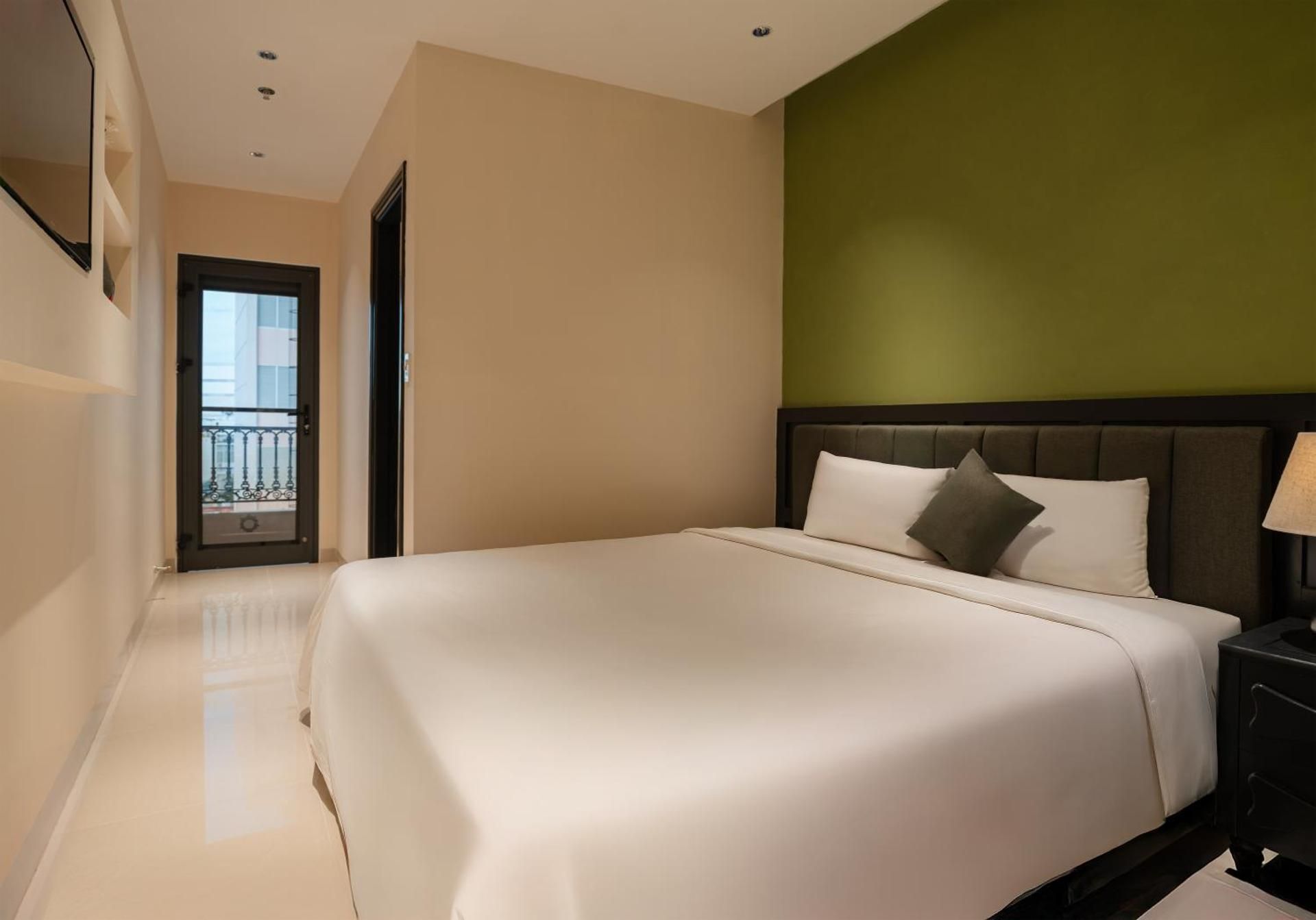 Deluxe King Room